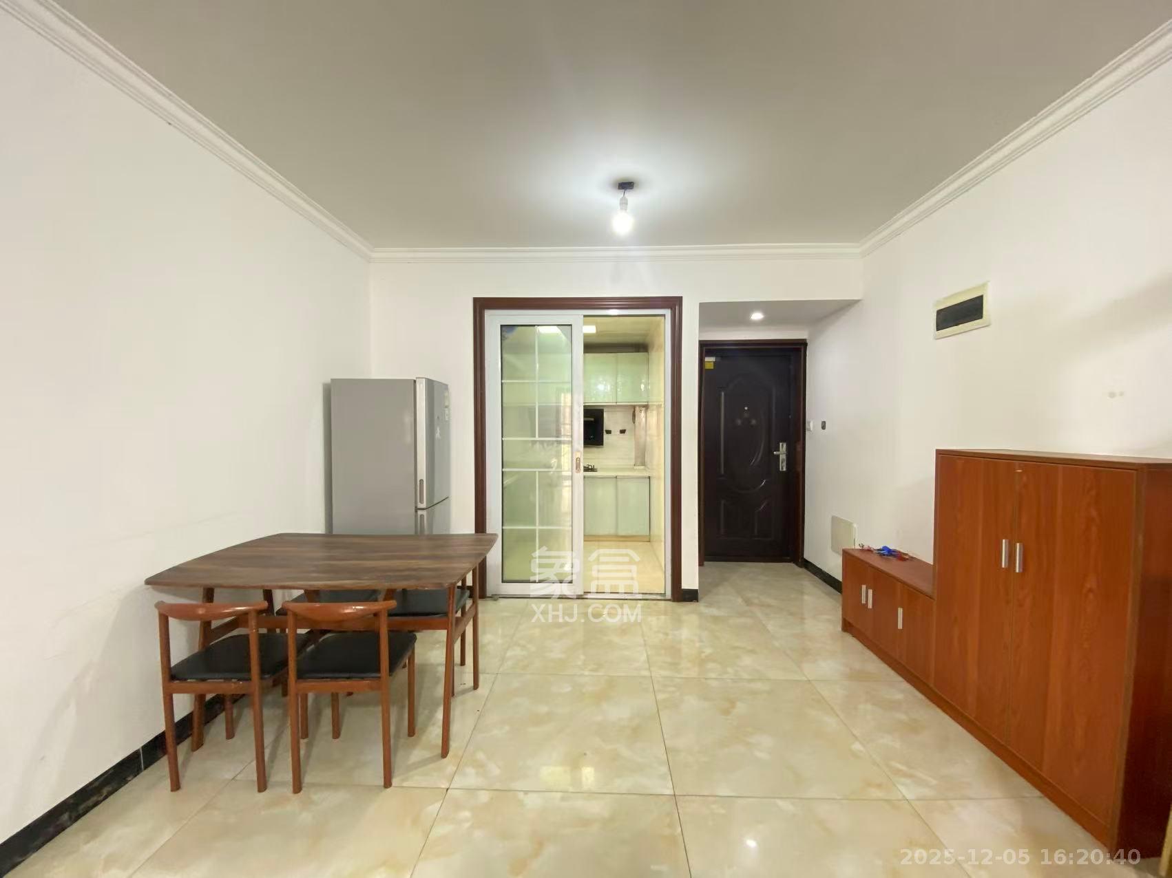 丽发新城 2室2厅1卫 1600.0元/月 丽发新城 2室2厅1卫 1600.0元/月室内图