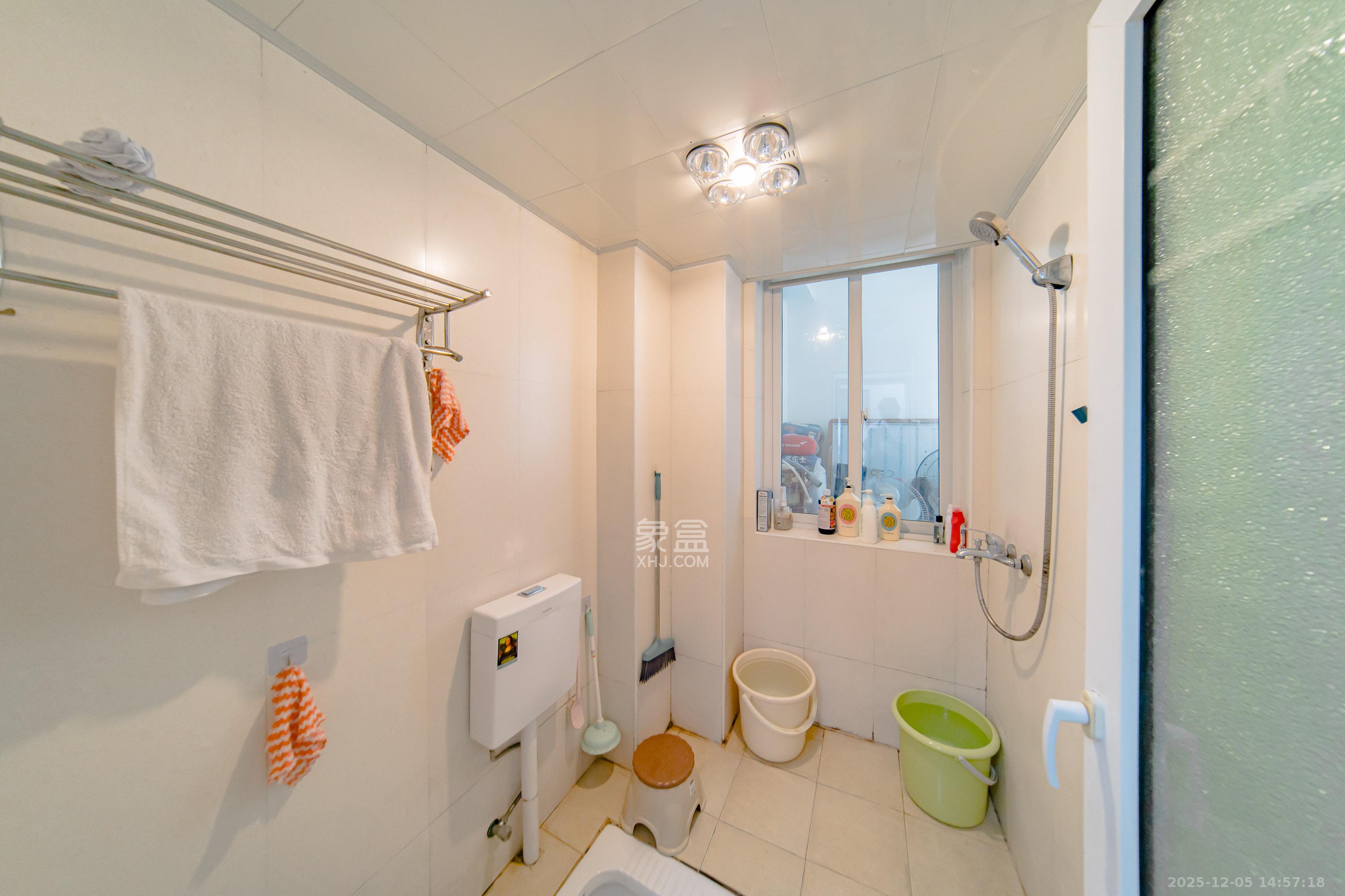 岳麓现代城  3室2厅2卫    3800.0元/月室内图