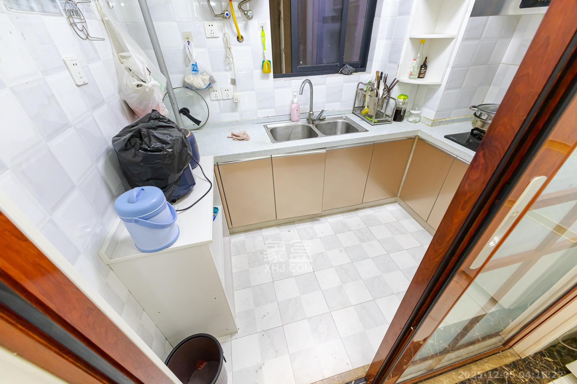 勤诚达新界 4室2厅2卫 86.0万 勤诚达新界 4室2厅2卫 86.0万厨房