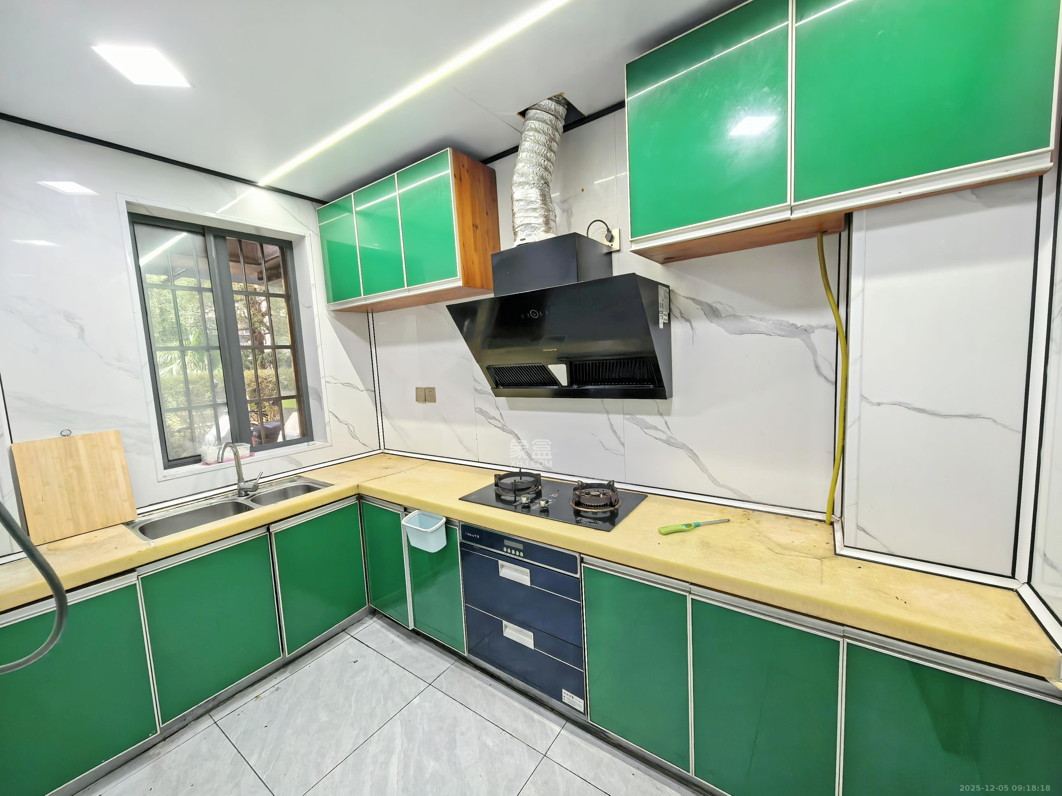 中城丽景香山园 3室2厅2卫 3500.0元/月 中城丽景香山园 3室2厅2卫 3500.0元/月室内图