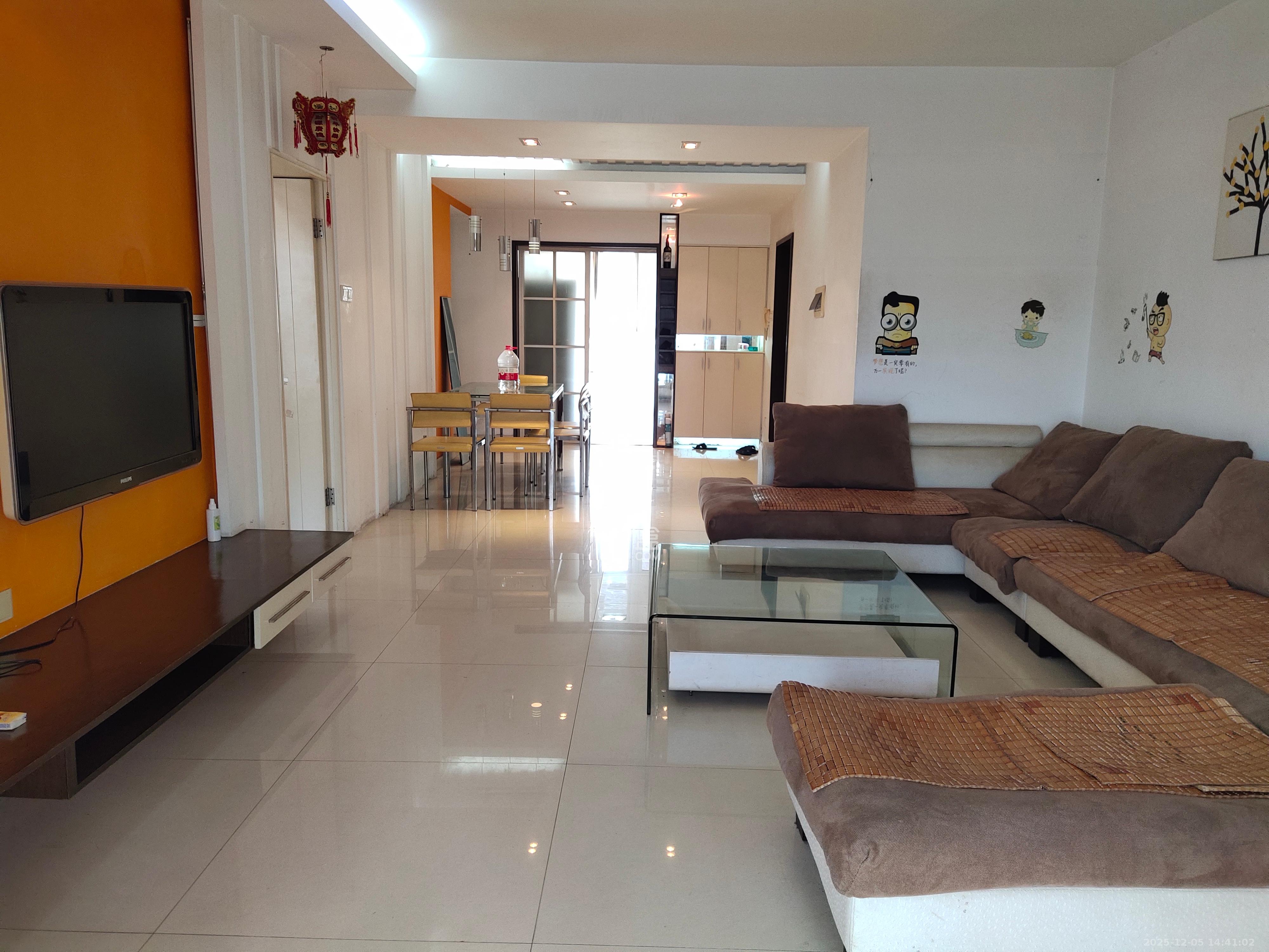 麓谷E家人  3室2厅2卫    2300.0元/月室内图