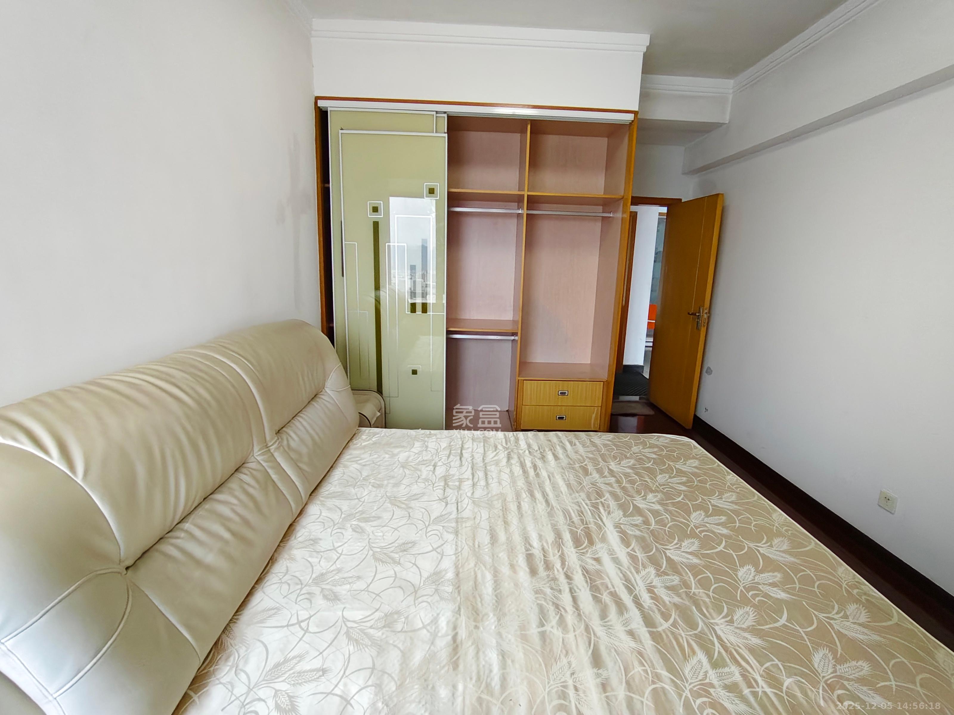 银港水晶城 2室2厅1卫 2200.0元/月 银港水晶城 2室2厅1卫 2200.0元/月室内图