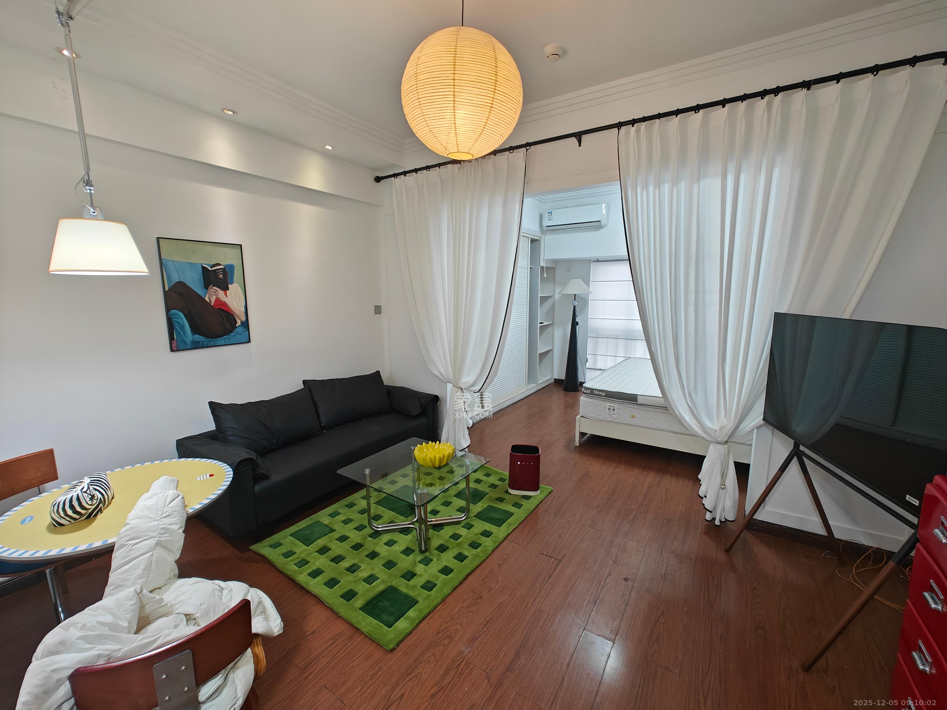 西子一间  1室1厅1卫    1600.0元/月