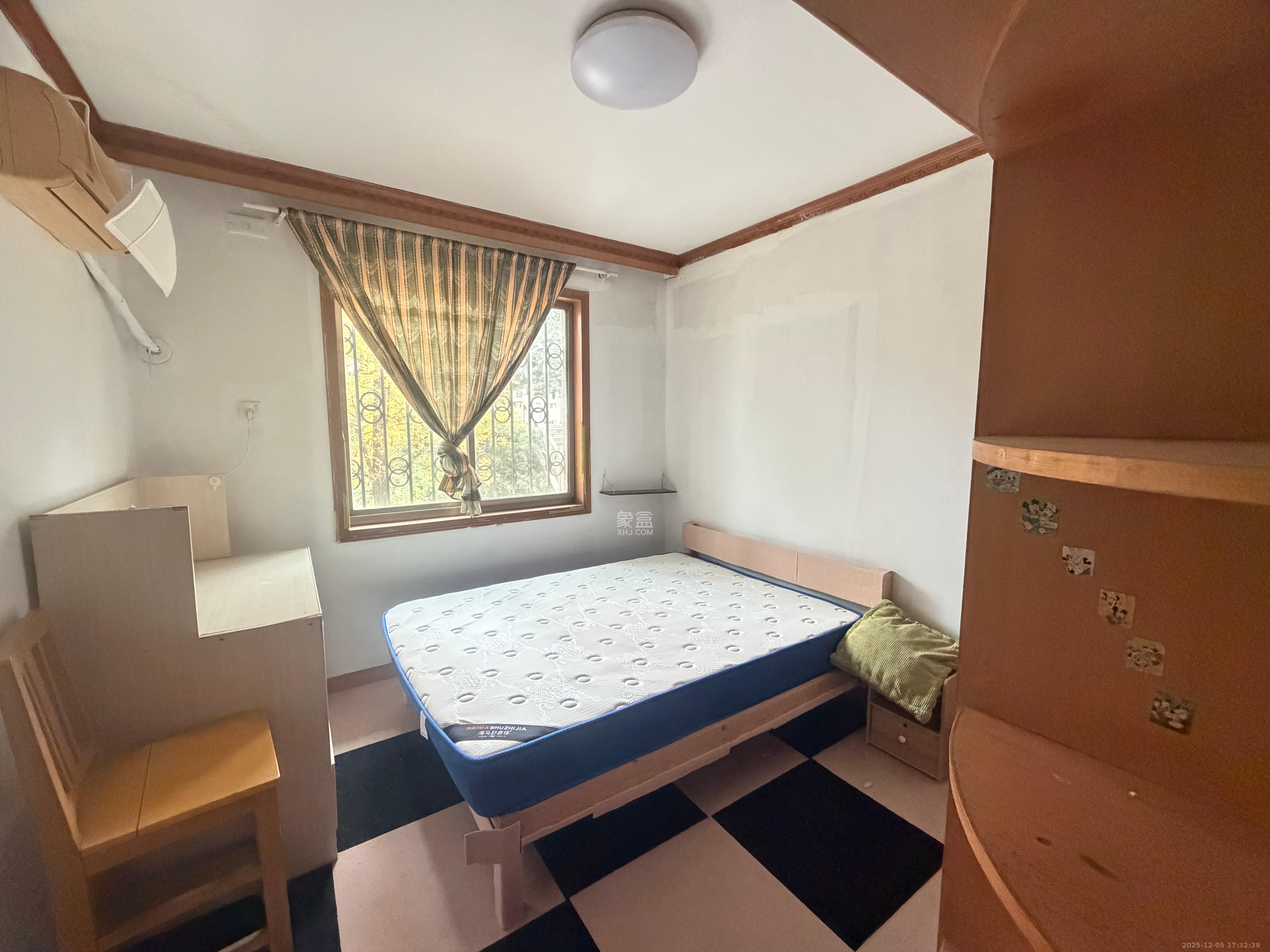 新华园 4室2厅1卫 2000.0元/月 新华园 4室2厅1卫 2000.0元/月室内图