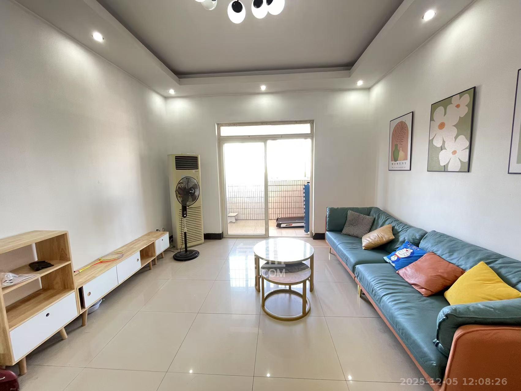 德政园  1室2厅1卫    2000.0元/月