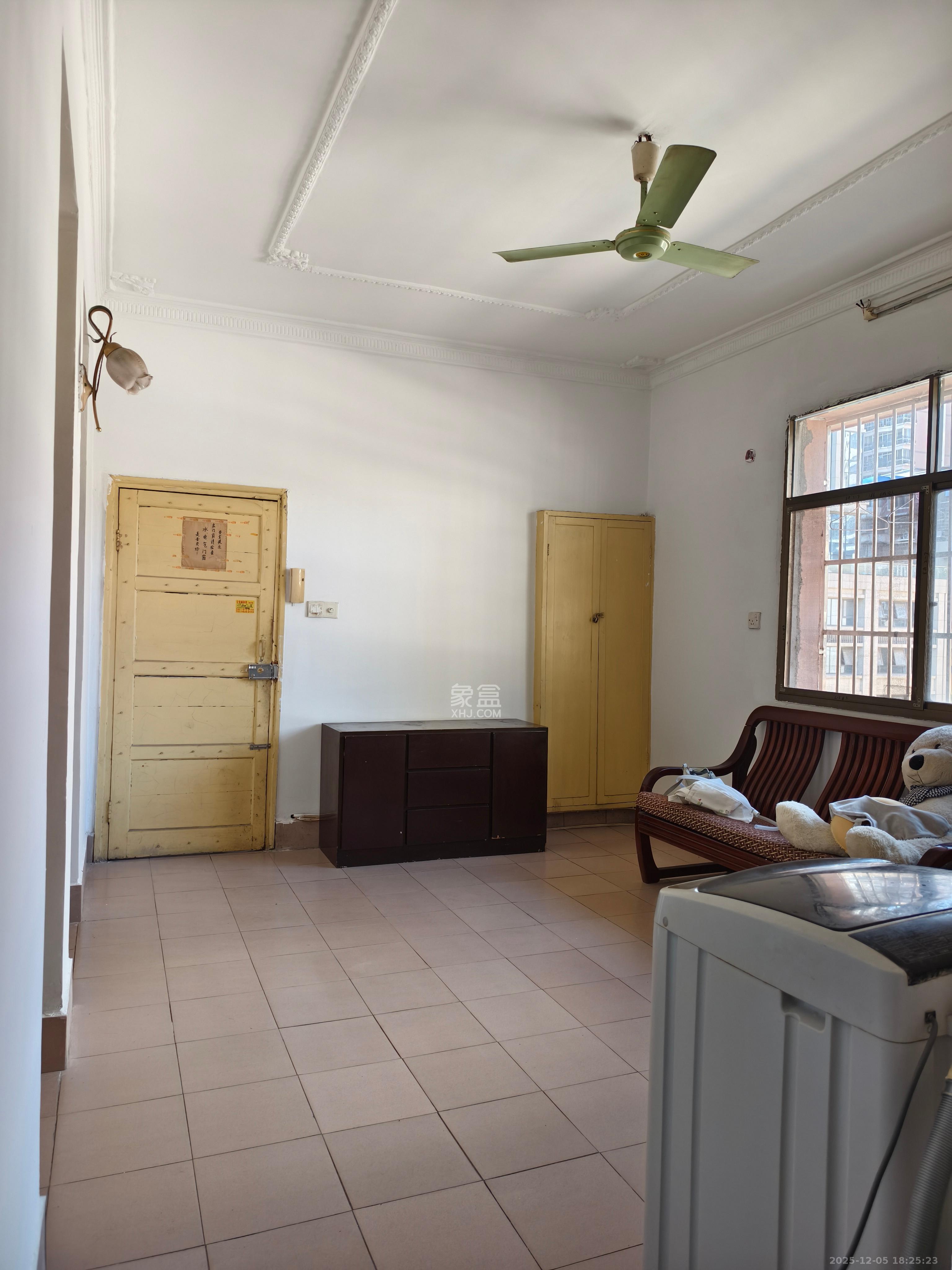 牛角塘社区 3室1厅1卫 1200.0元/月 牛角塘社区 3室1厅1卫 1200.0元/月室内图