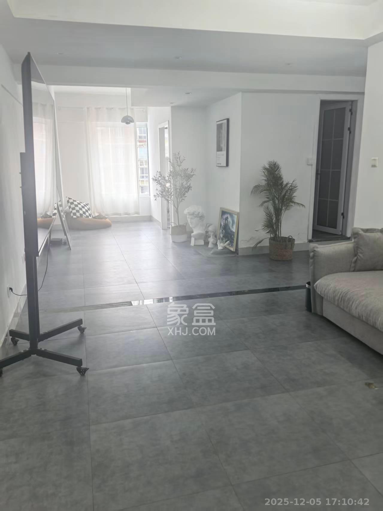 东怡外国(南湖一号) 1室1厅1卫 2600.0元/月 东怡外国(南湖一号) 1室1厅1卫 2600.0元/月室内图