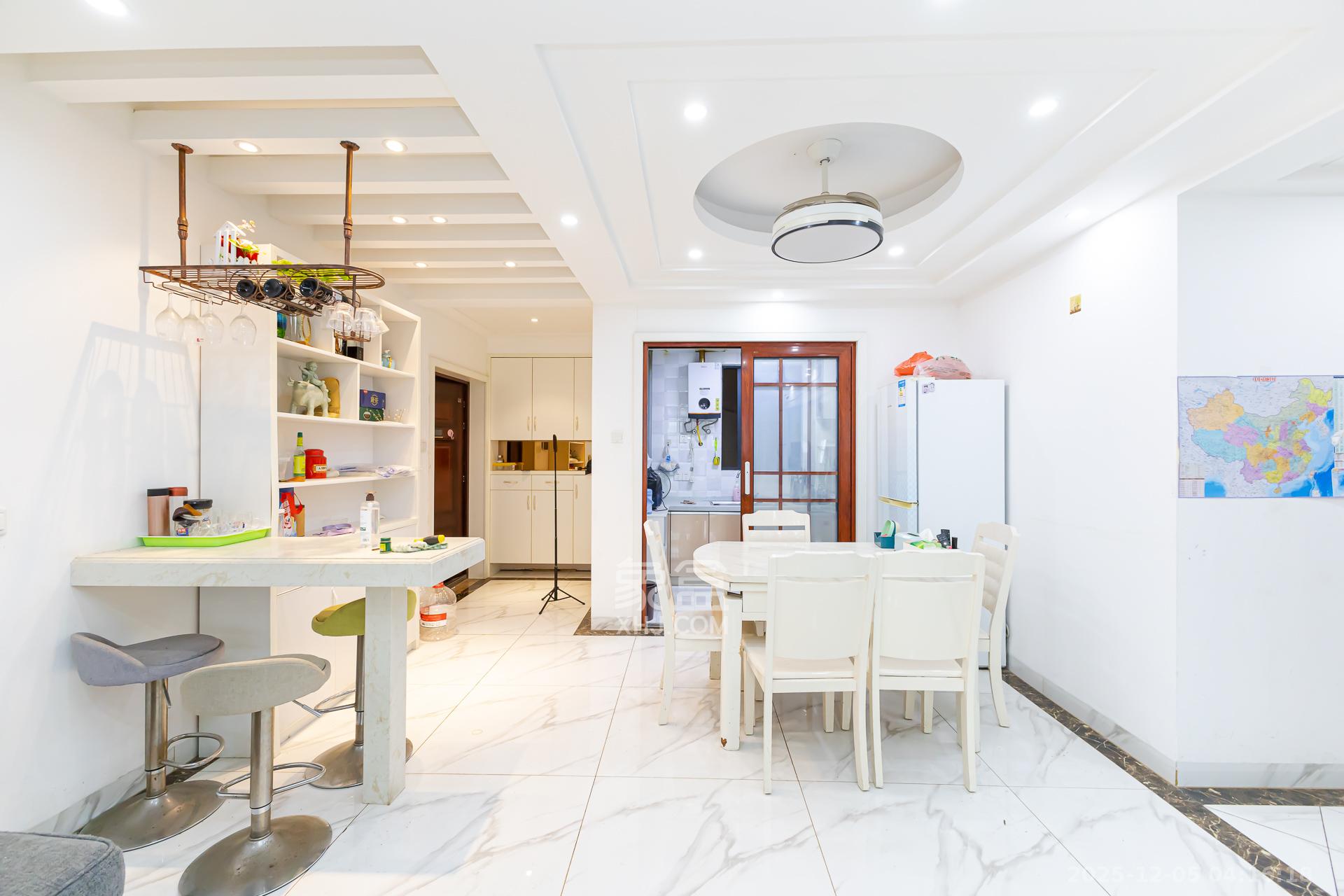 勤诚达新界 4室2厅2卫 86.0万 勤诚达新界 4室2厅2卫 86.0万客厅