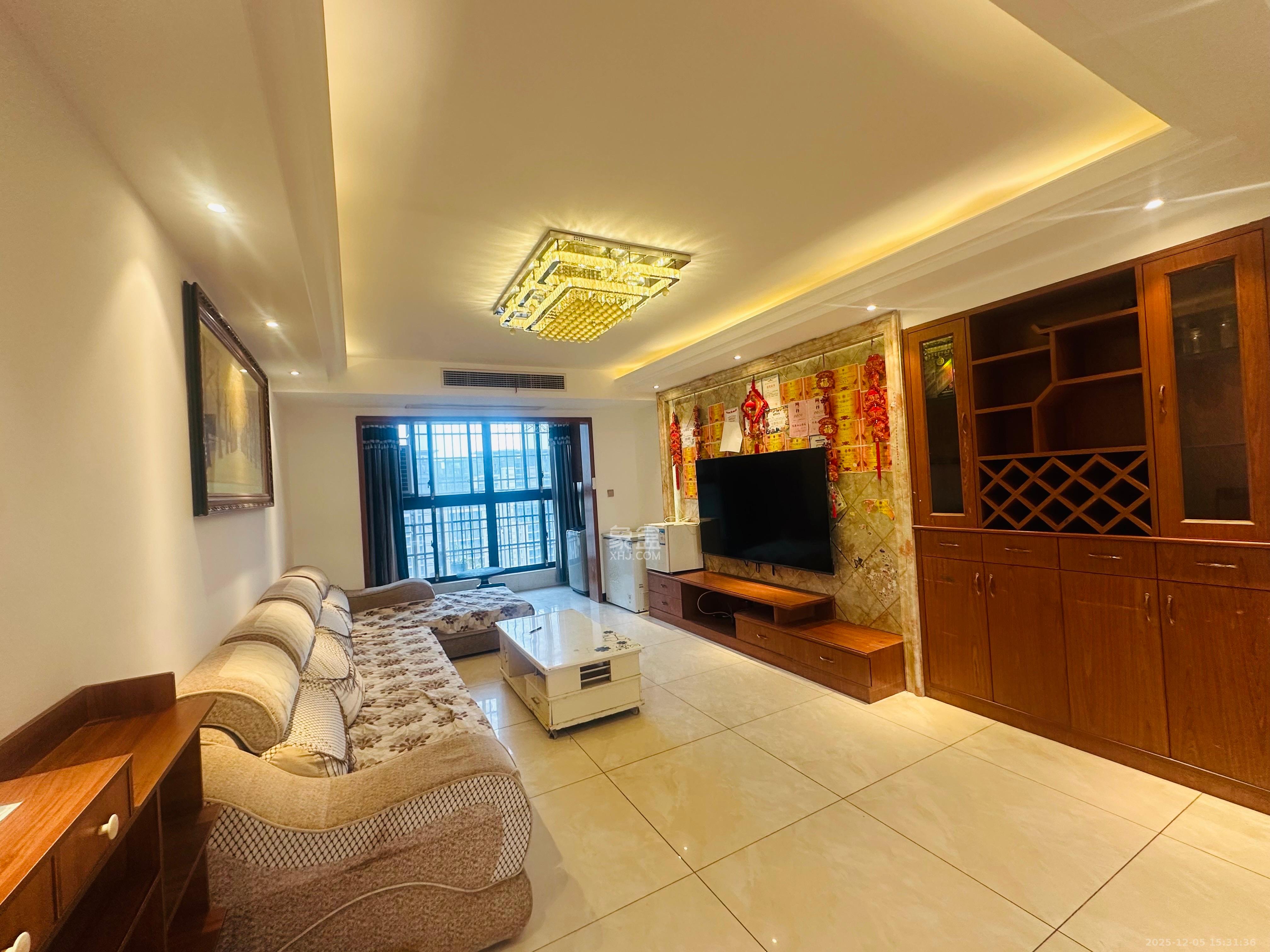 绿地之窗  3室2厅1卫    2700.0元/月