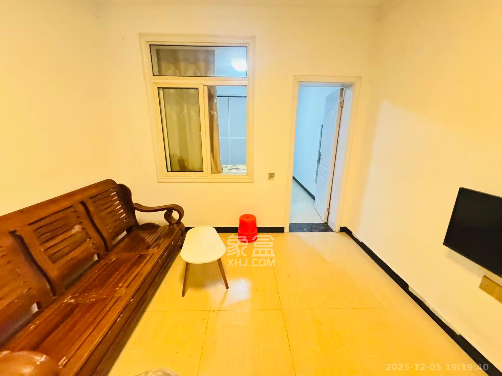 长沙理工大学侯家塘校区教职工宿舍  1室0厅0卫    1500.0元/月