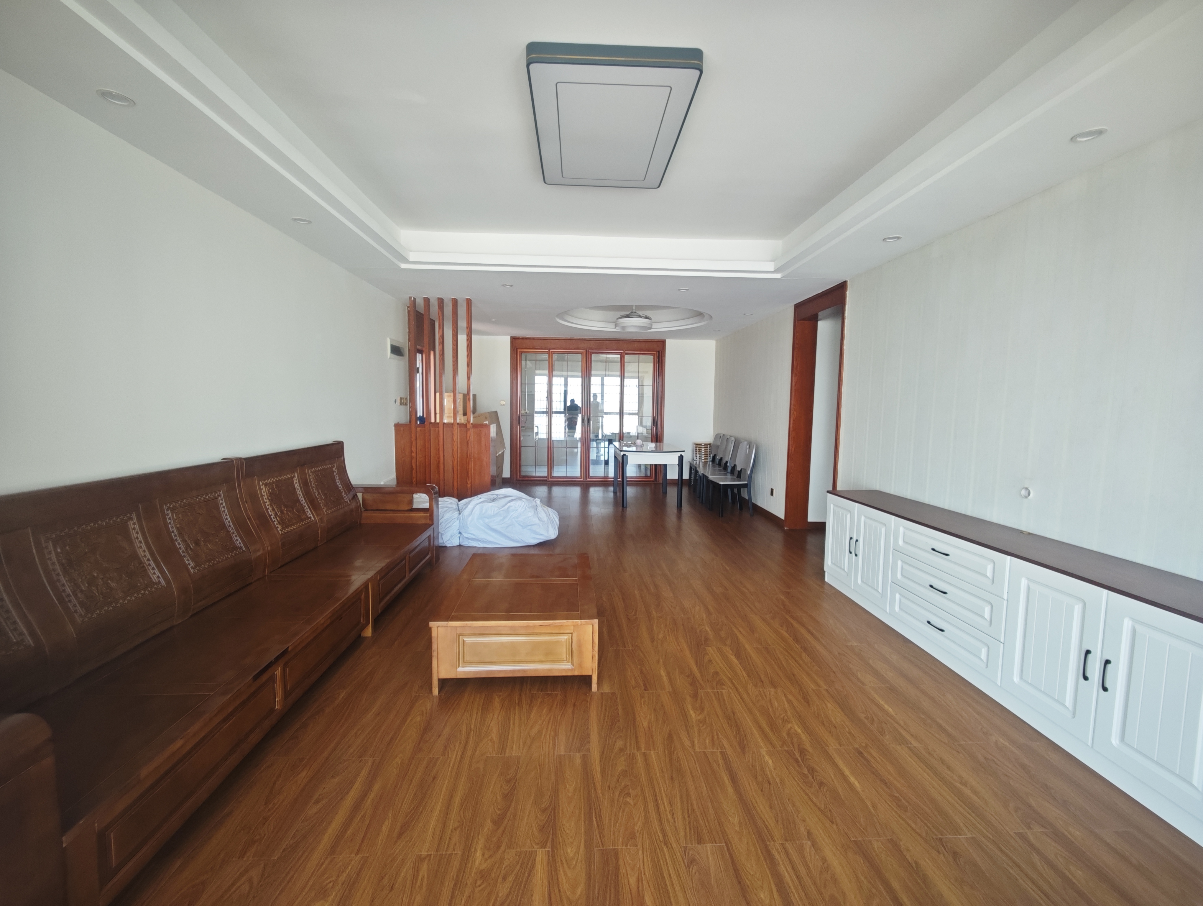 新概念 3室2厅2卫 1600.0元/月 新概念 3室2厅2卫 1600.0元/月室内图