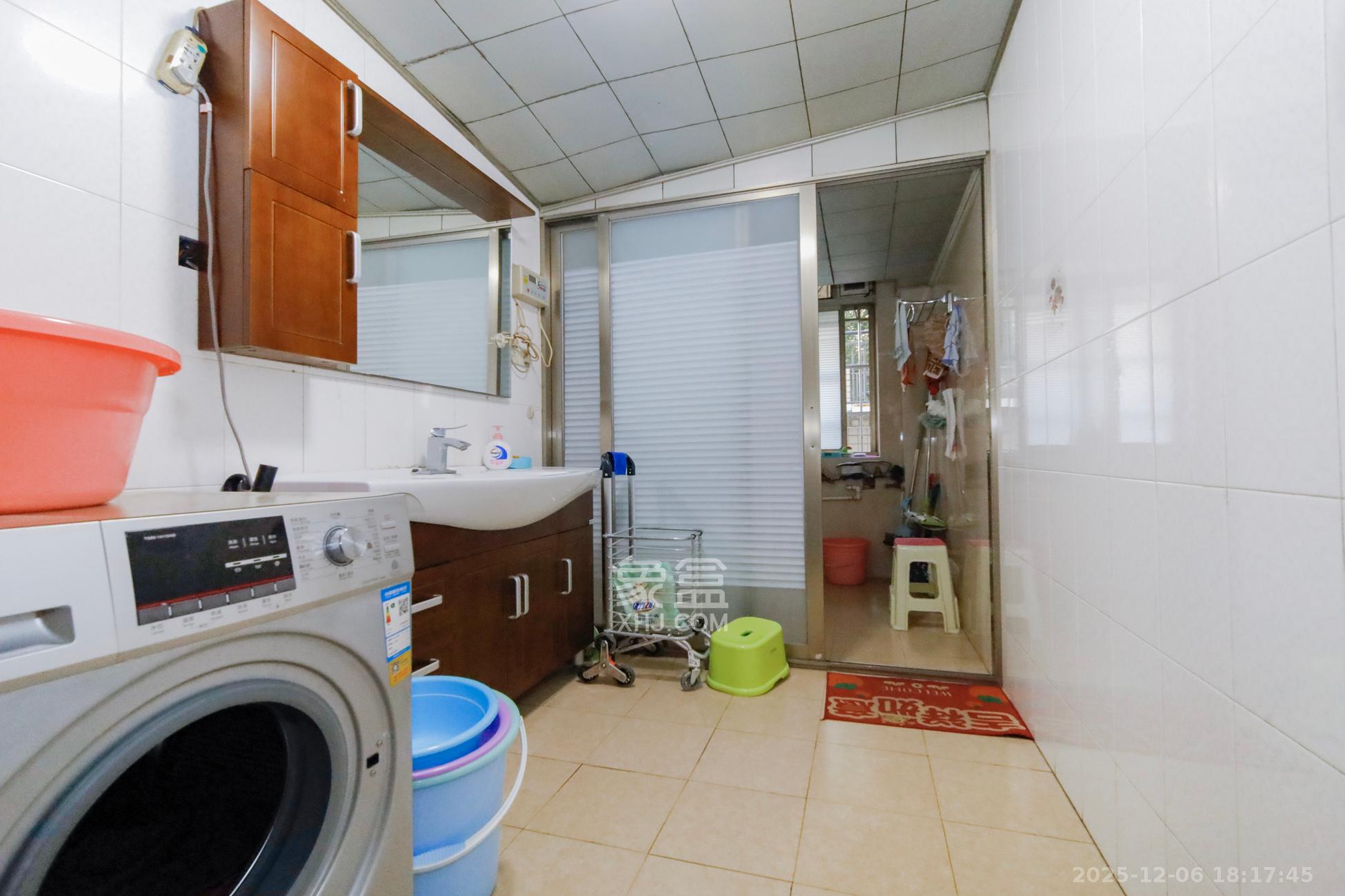 中建五局信和苑一区  3室2厅2卫    80.0万卫生间