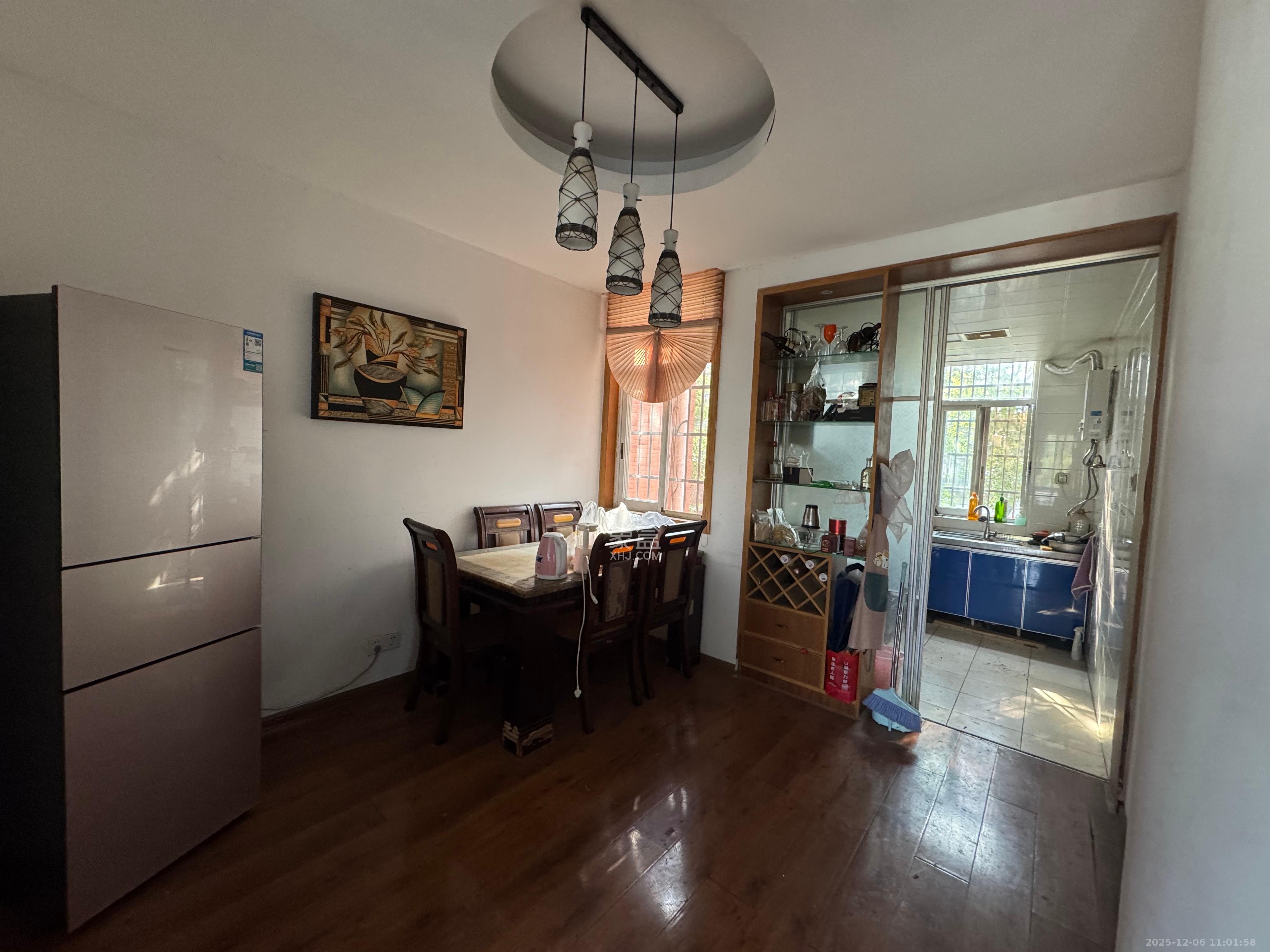 山水人家一二期  3室2厅2卫    800.0元/月室内图