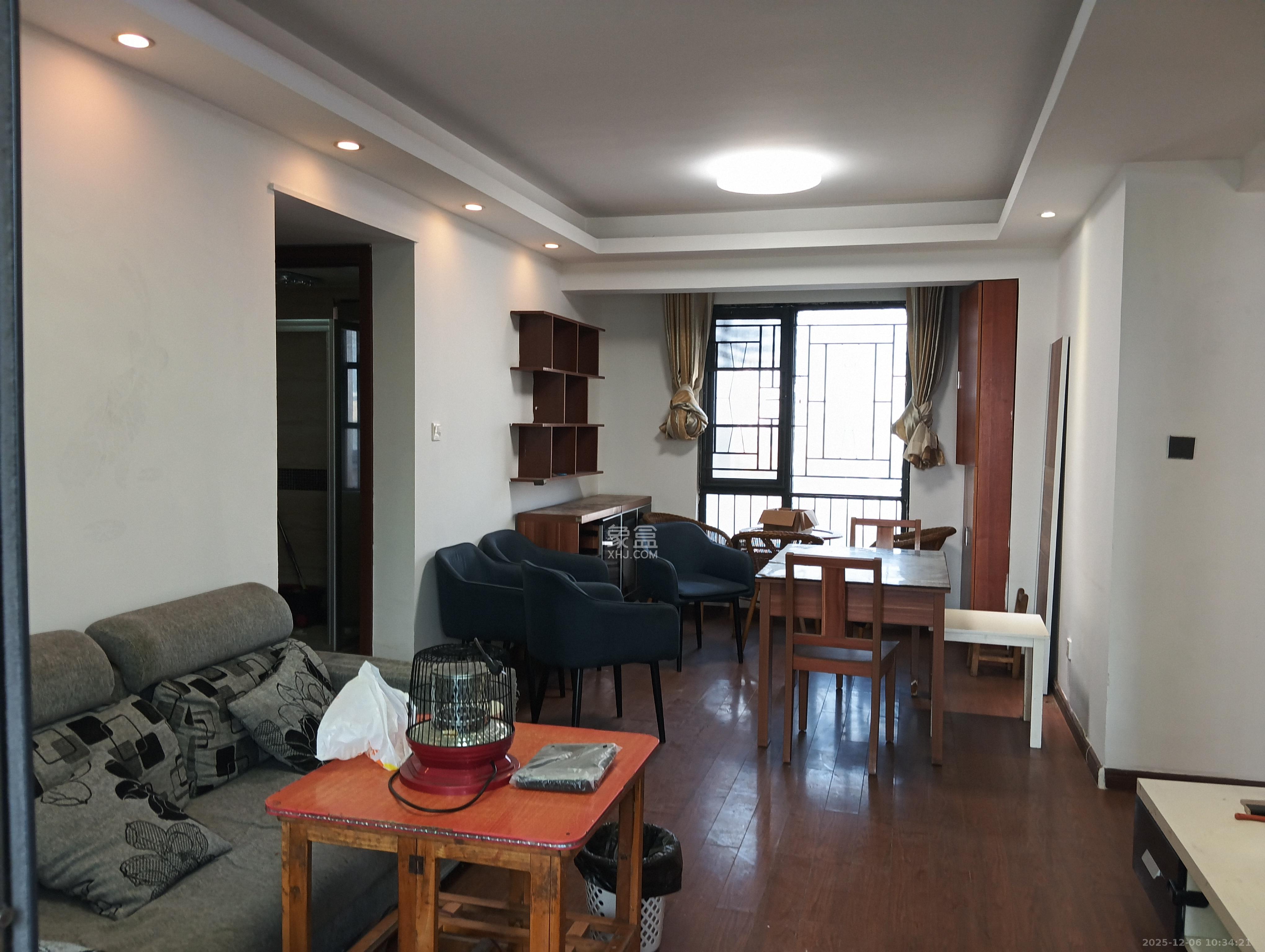 万科城  3室1厅1卫    2300.0元/月