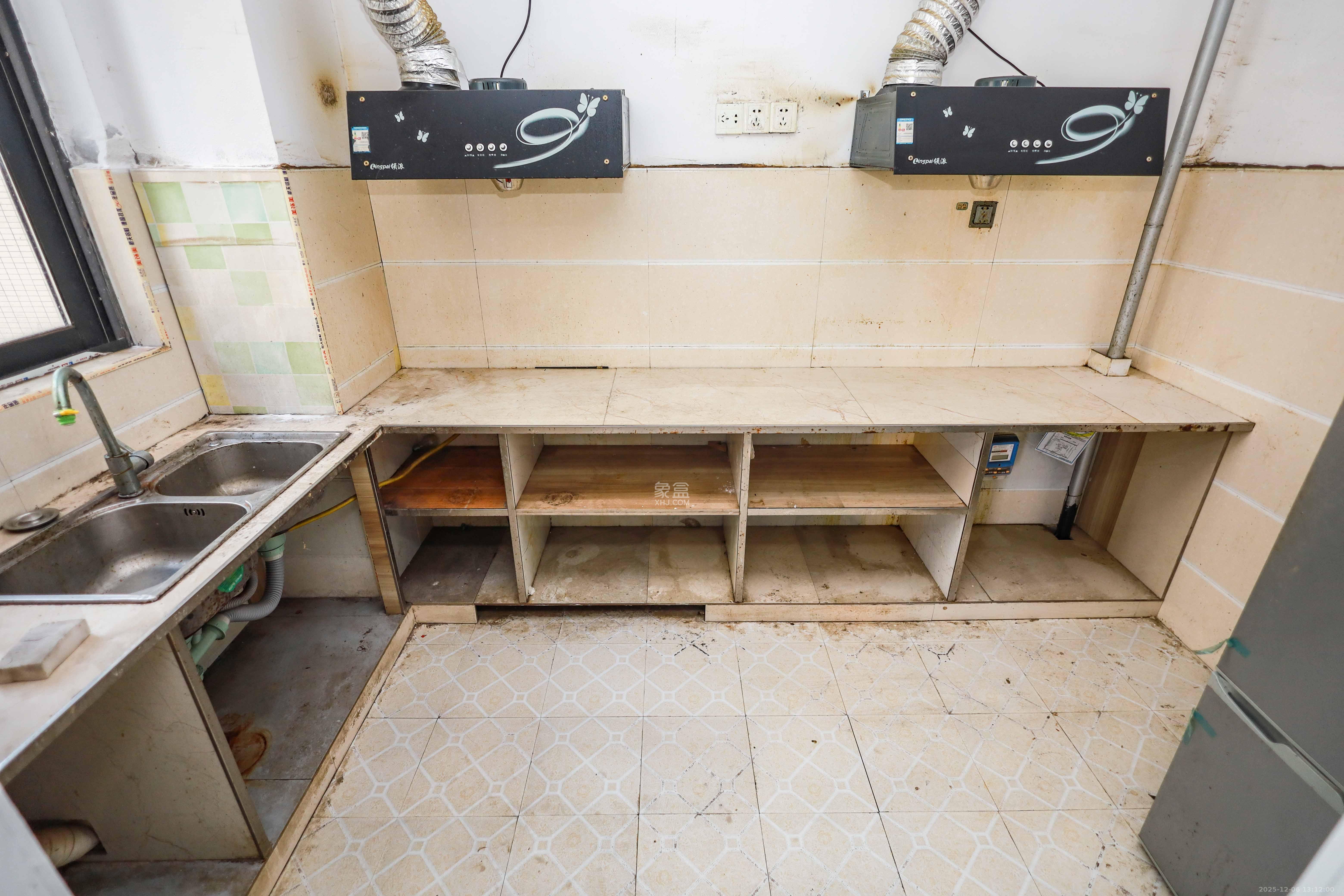 长房云时代 4室2厅2卫 132.8万 长房云时代 4室2厅2卫 132.8万厨房