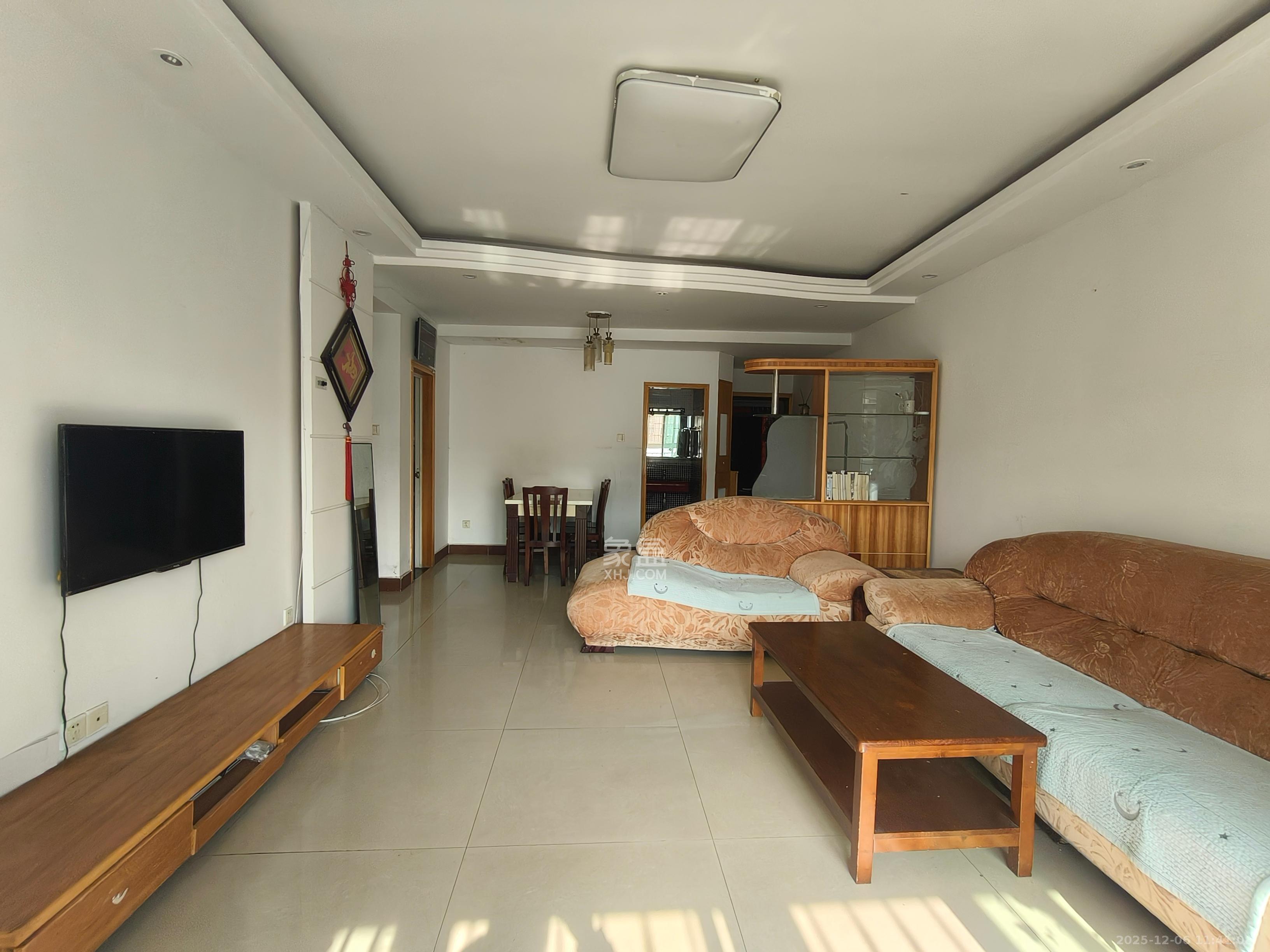 湘绣城 2室2厅1卫 1600.0元/月 湘绣城 2室2厅1卫 1600.0元/月室内图