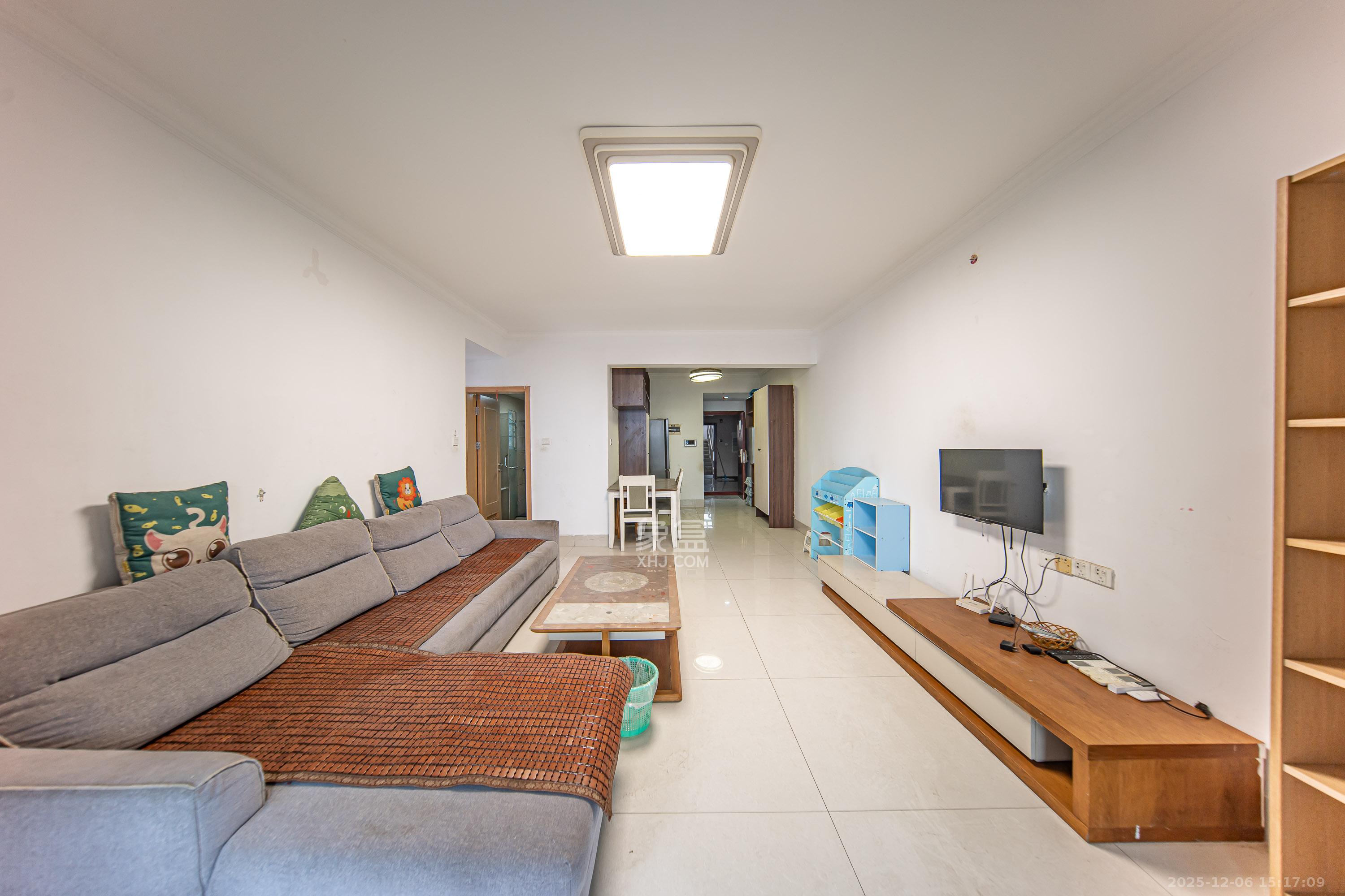 江山帝景雅典  3室2厅1卫    1800.0元/月室内图