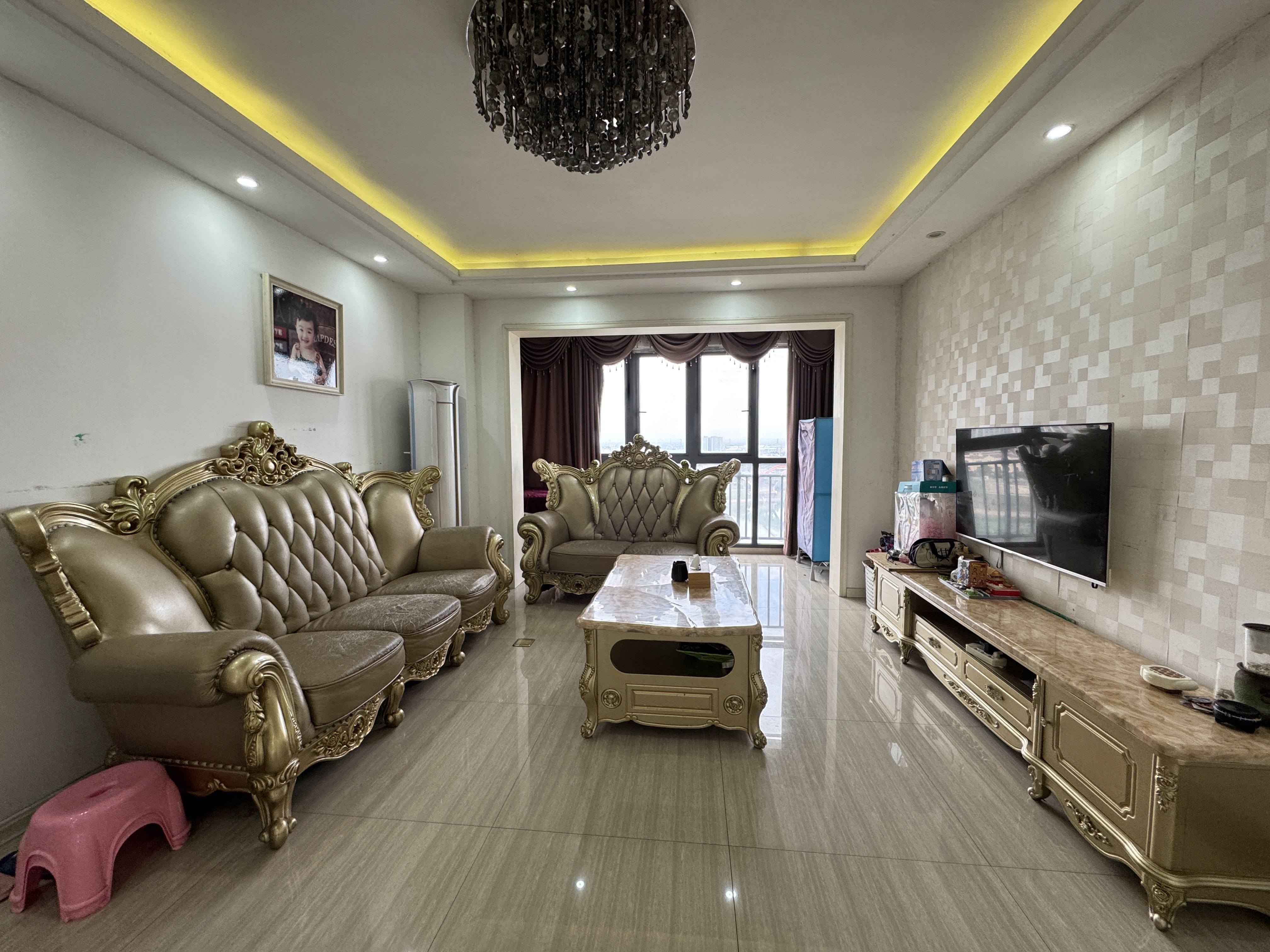 太一御江城  3室2厅2卫    2000.0元/月