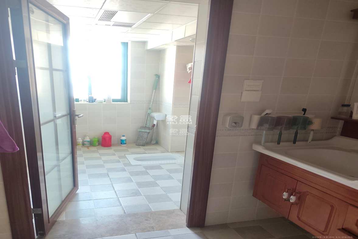 华盛世纪新城 1室2厅2卫 2800.0元/月 华盛世纪新城 1室2厅2卫 2800.0元/月室内图