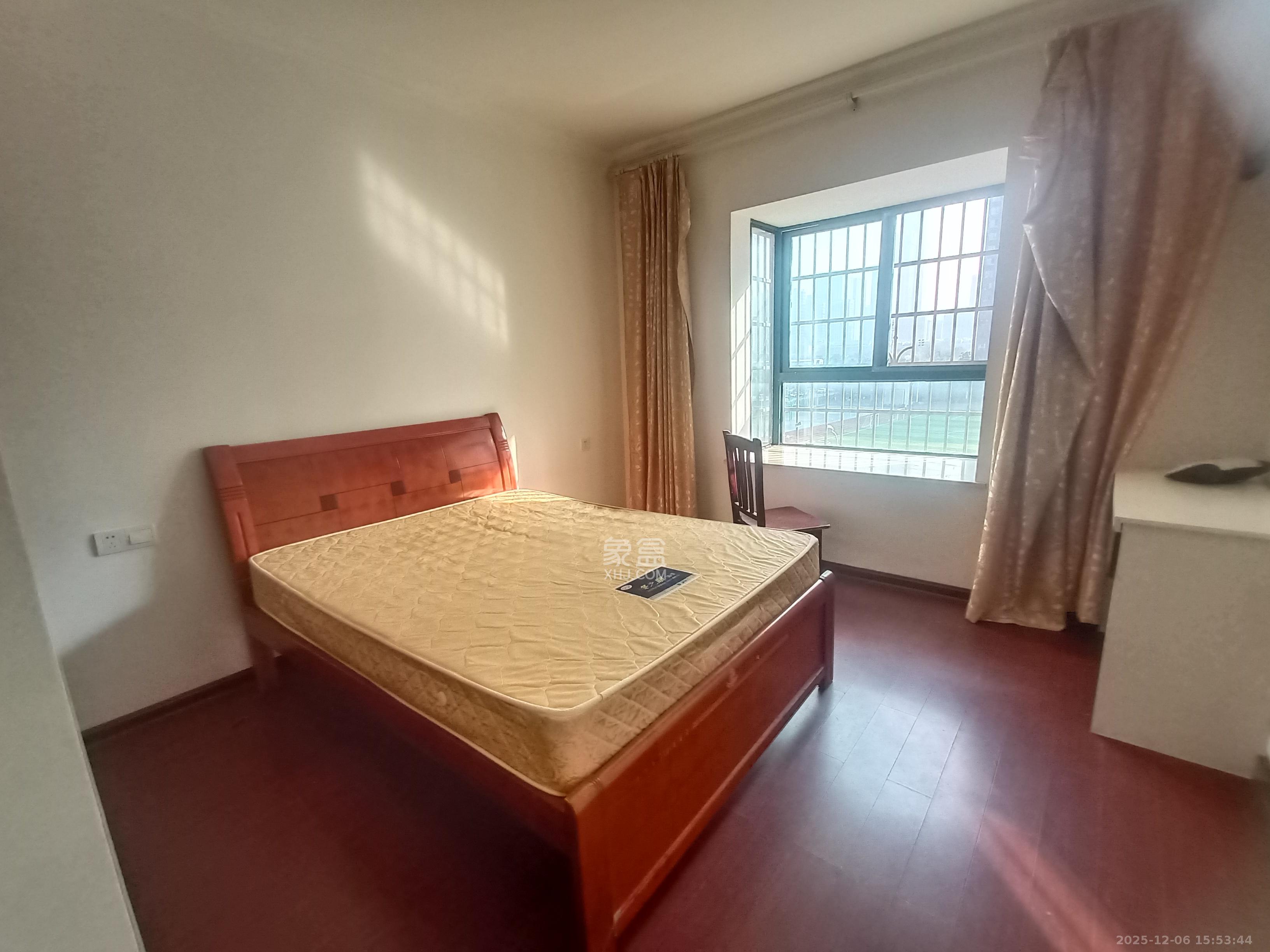 岳华嘉园 3室2厅2卫 2100.0元/月 岳华嘉园 3室2厅2卫 2100.0元/月室内图