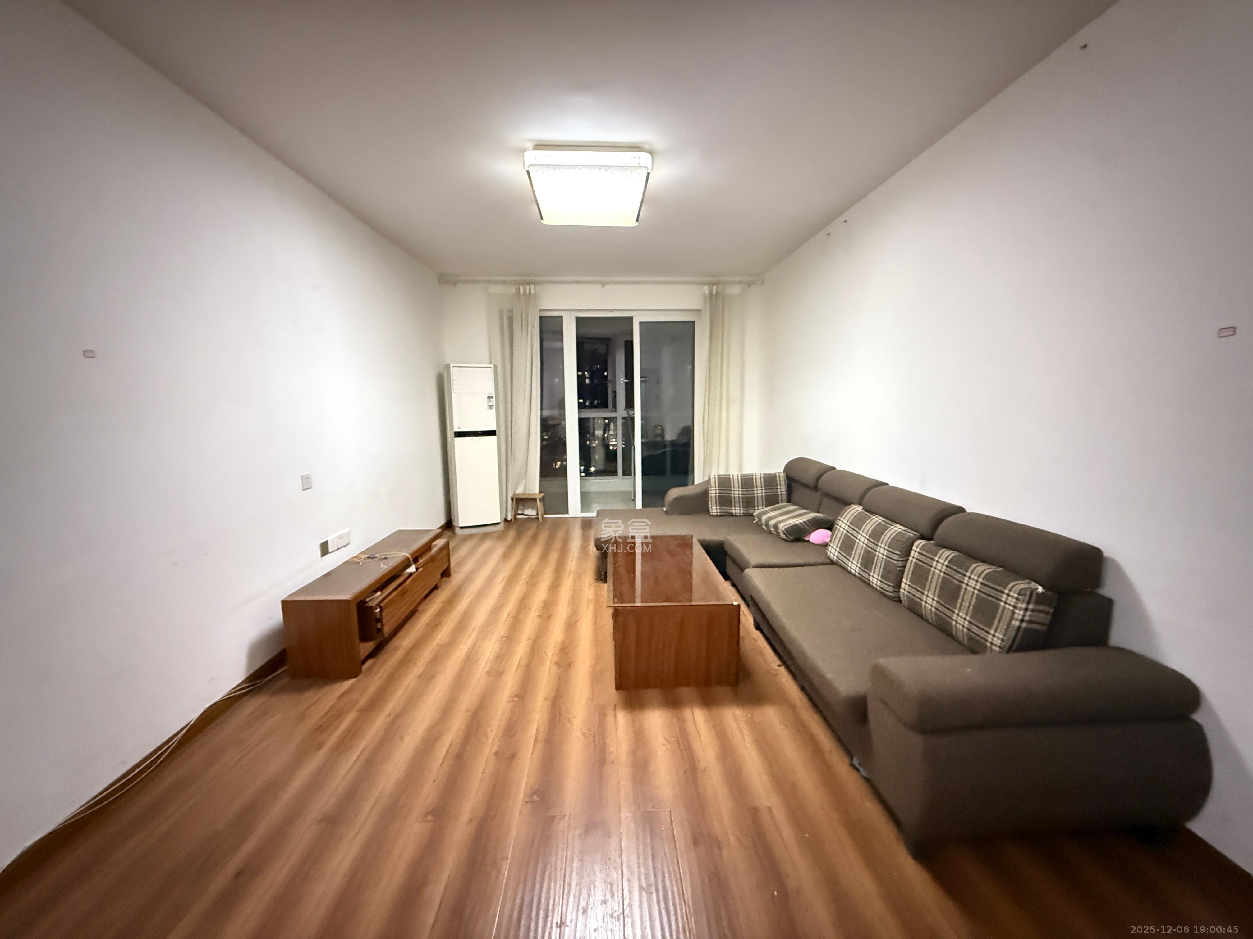 荣盛花语城  1室2厅2卫    2000.0元/月