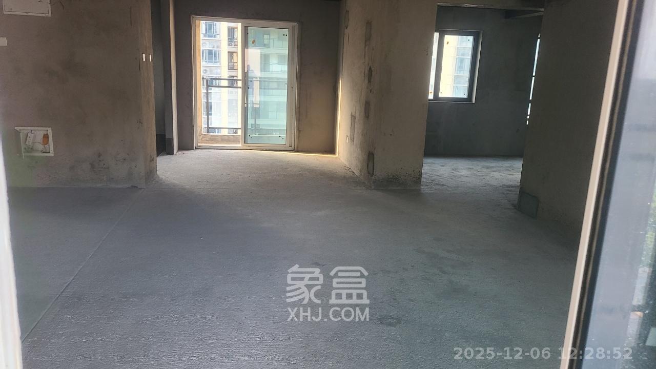 丽发新城  4室2厅2卫    105.0万