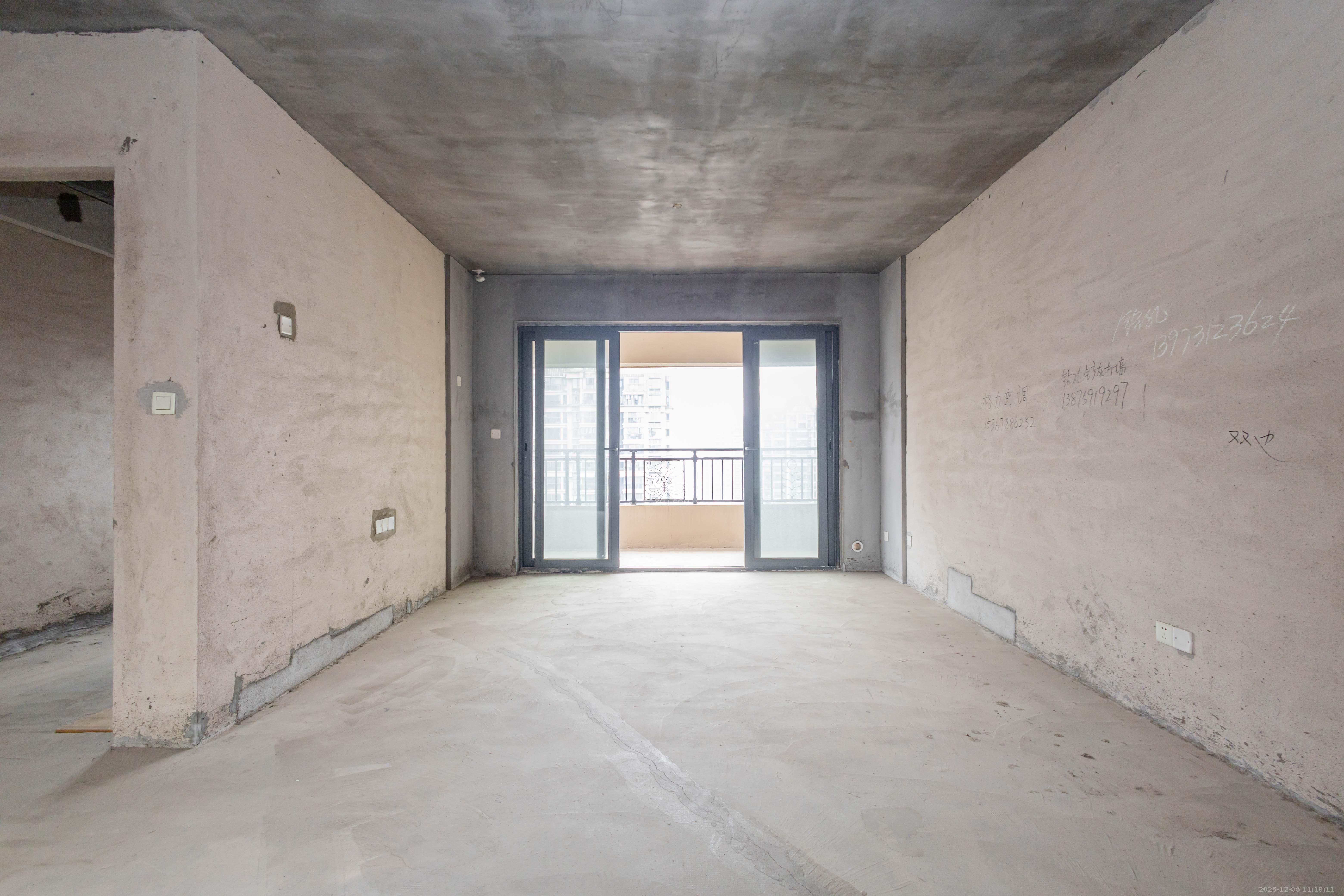 恒大江湾  3室2厅2卫    95.0万