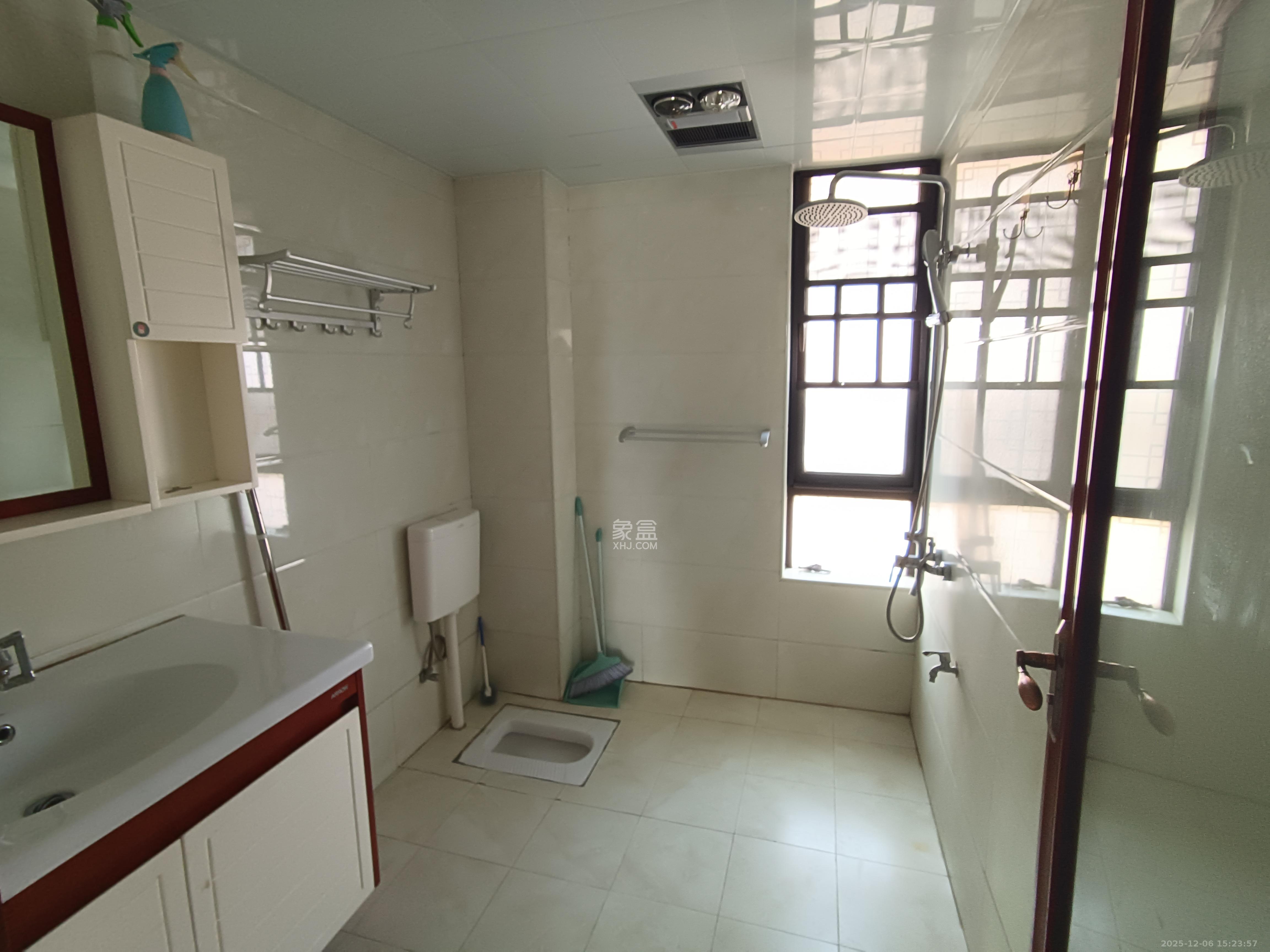 华润橡树湾 3室2厅2卫 2300.0元/月 华润橡树湾 3室2厅2卫 2300.0元/月室内图