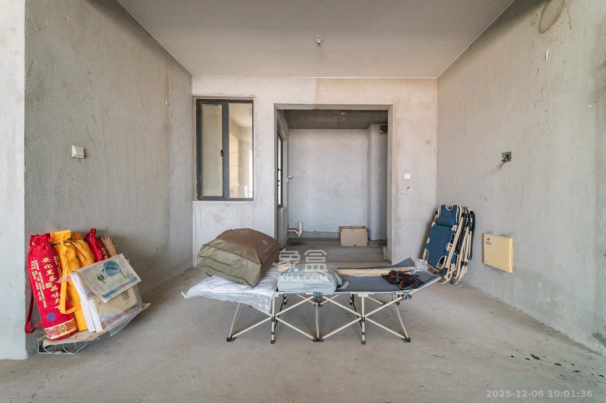 松雅湖金岸 4室2厅2卫 90.0万 松雅湖金岸 4室2厅2卫 90.0万客厅