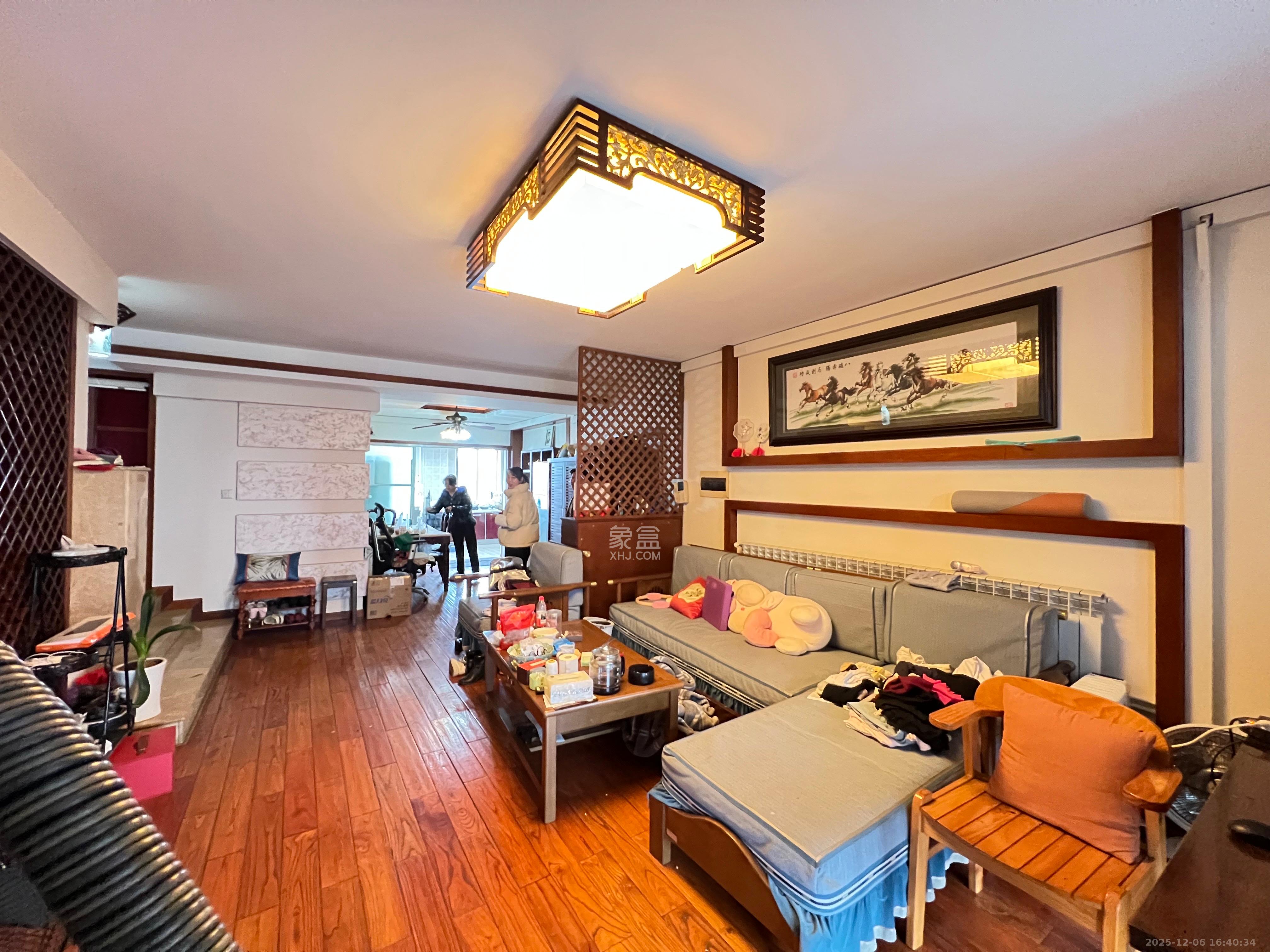 鸿铭中心  4室2厅1卫    3500.0元/月