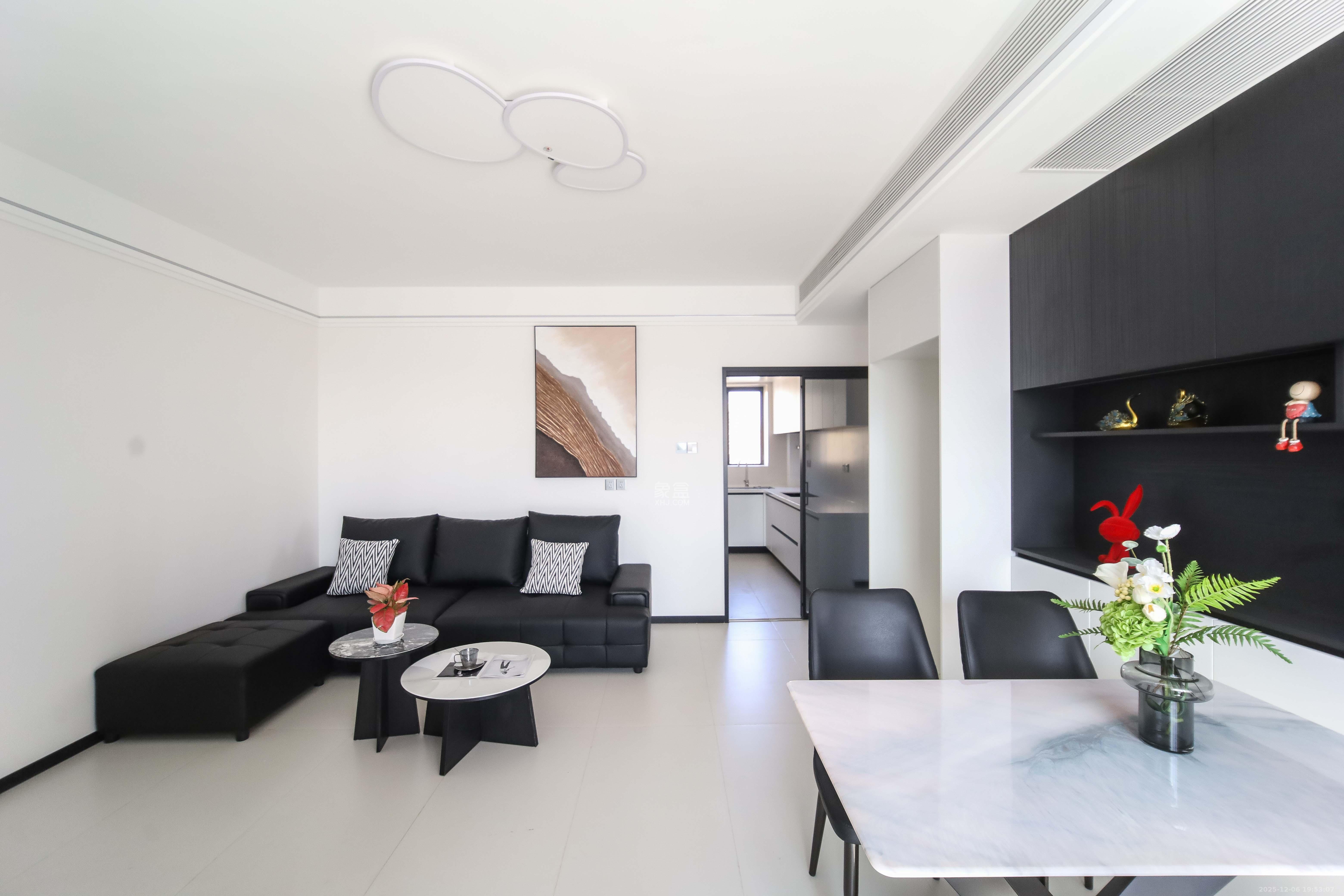 锦湘国际星城三期(锦绣苑) 2室2厅1卫 78.8万 锦湘国际星城三期(锦绣苑) 2室2厅1卫 78.8万客厅