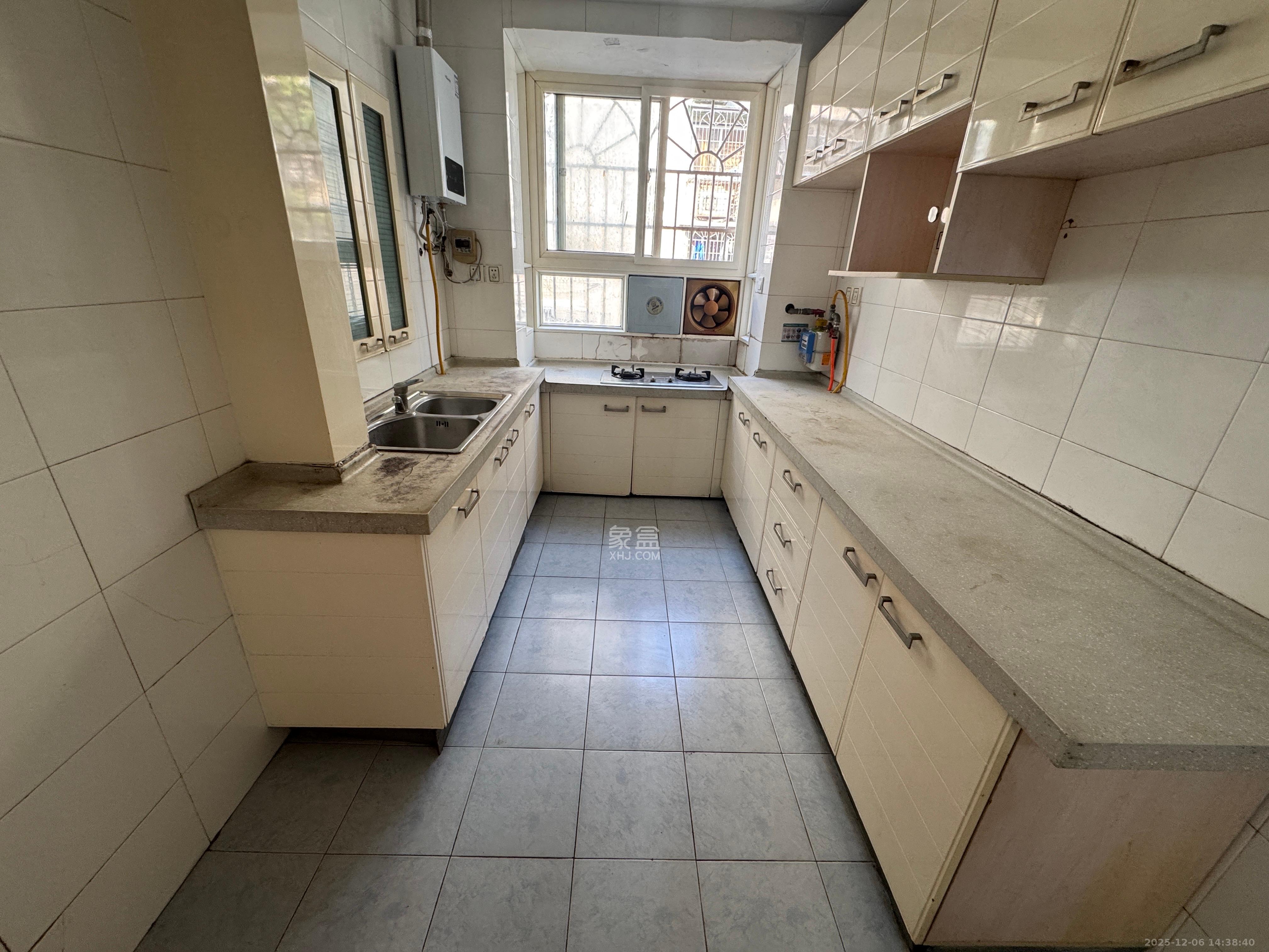 航天大院 4室1厅2卫 2500.0元/月 航天大院 4室1厅2卫 2500.0元/月室内图