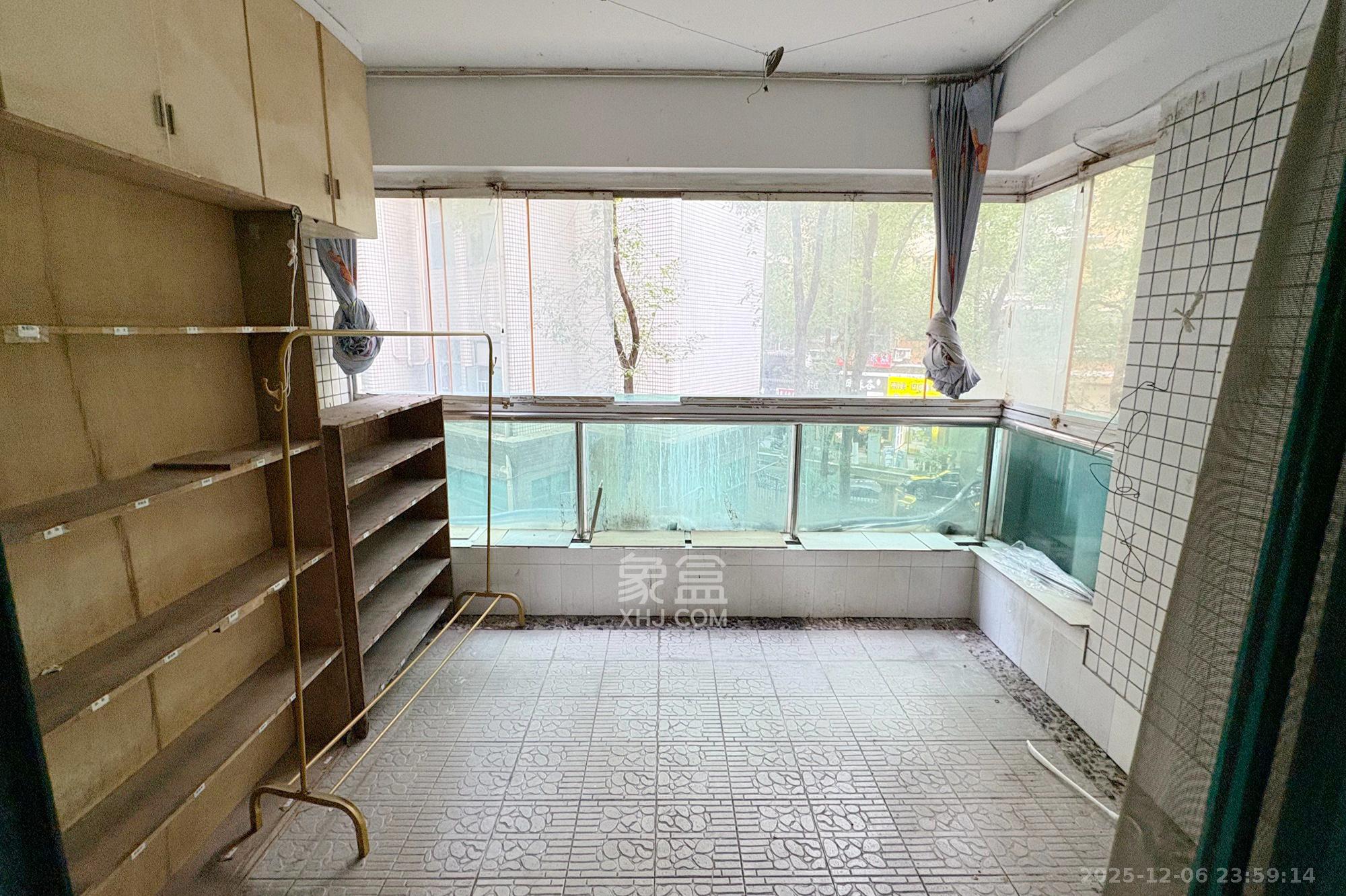 王府花园  3室2厅1卫    95.0万阳台