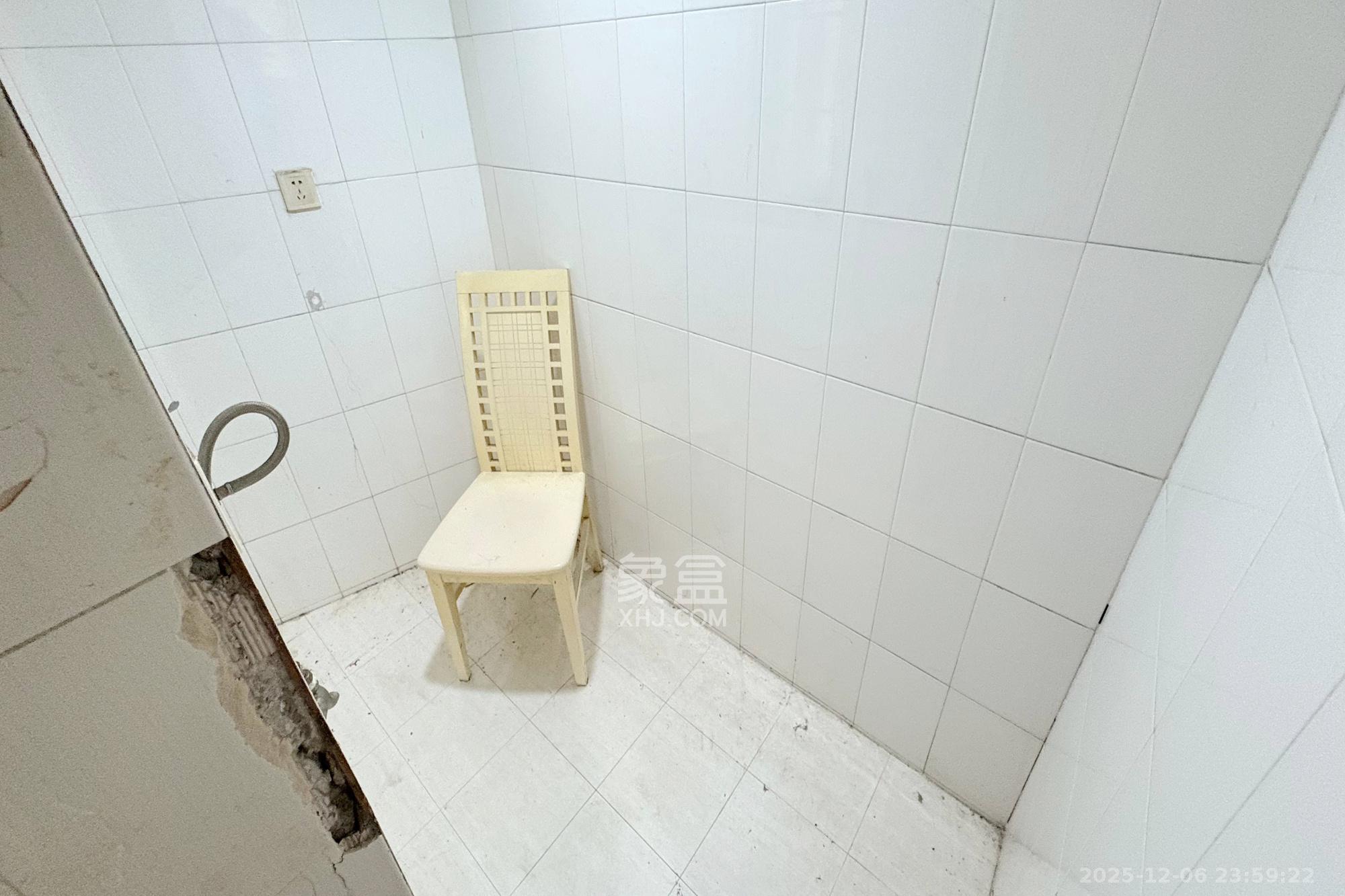 王府花园  3室2厅1卫    95.0万厨房