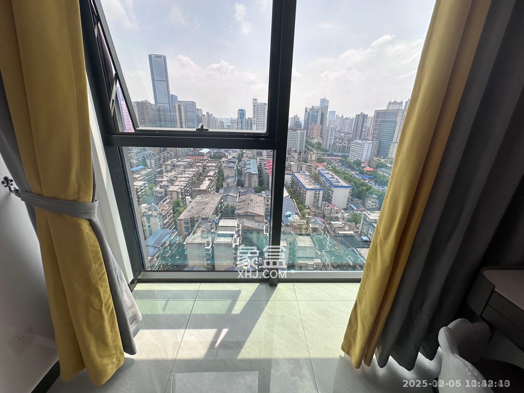 华润置地中心 1室1厅1卫 2000.0元/月 华润置地中心 1室1厅1卫 2000.0元/月室内图