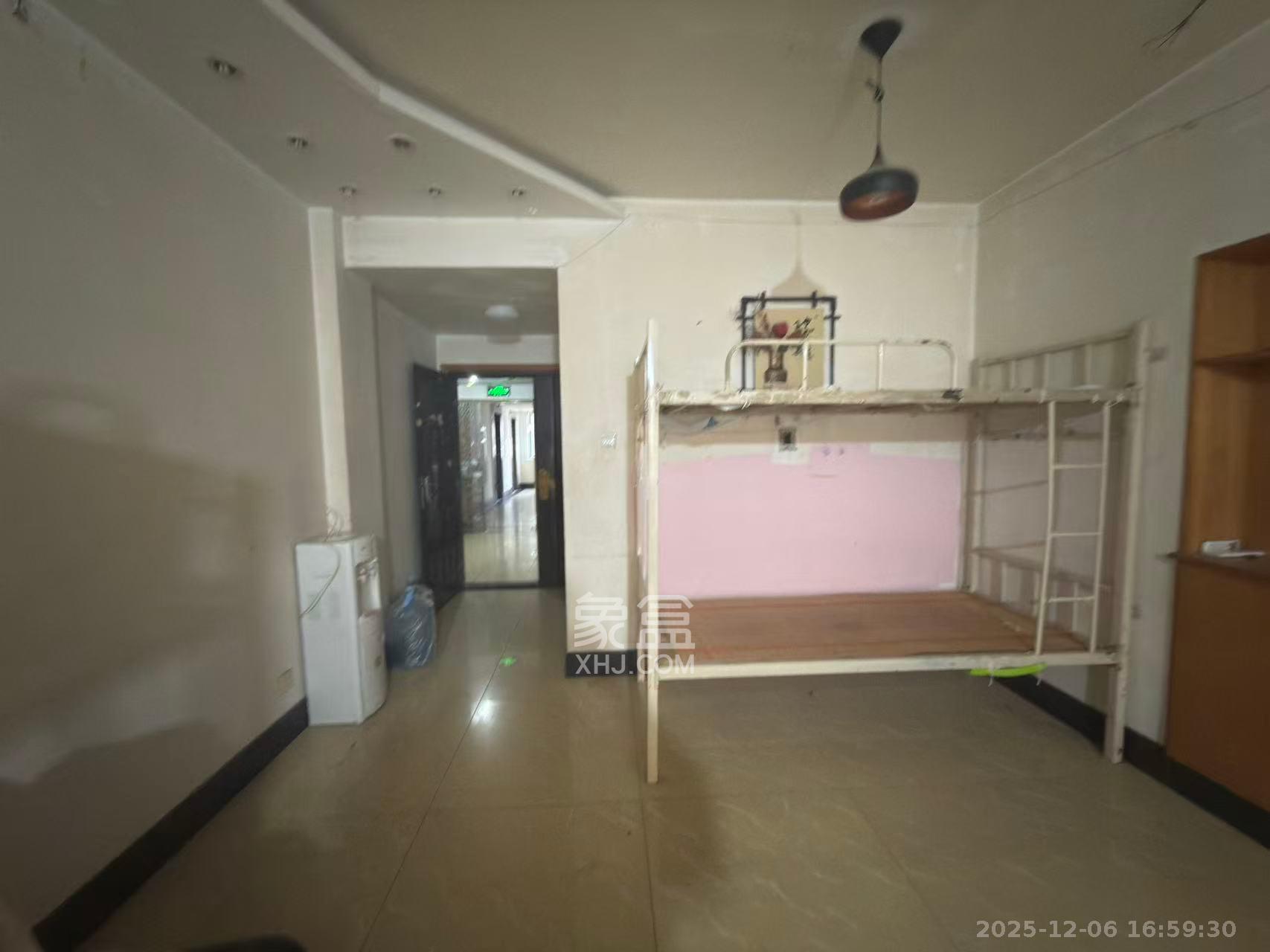 五一华府  1室0厅0卫    3000.0元/月