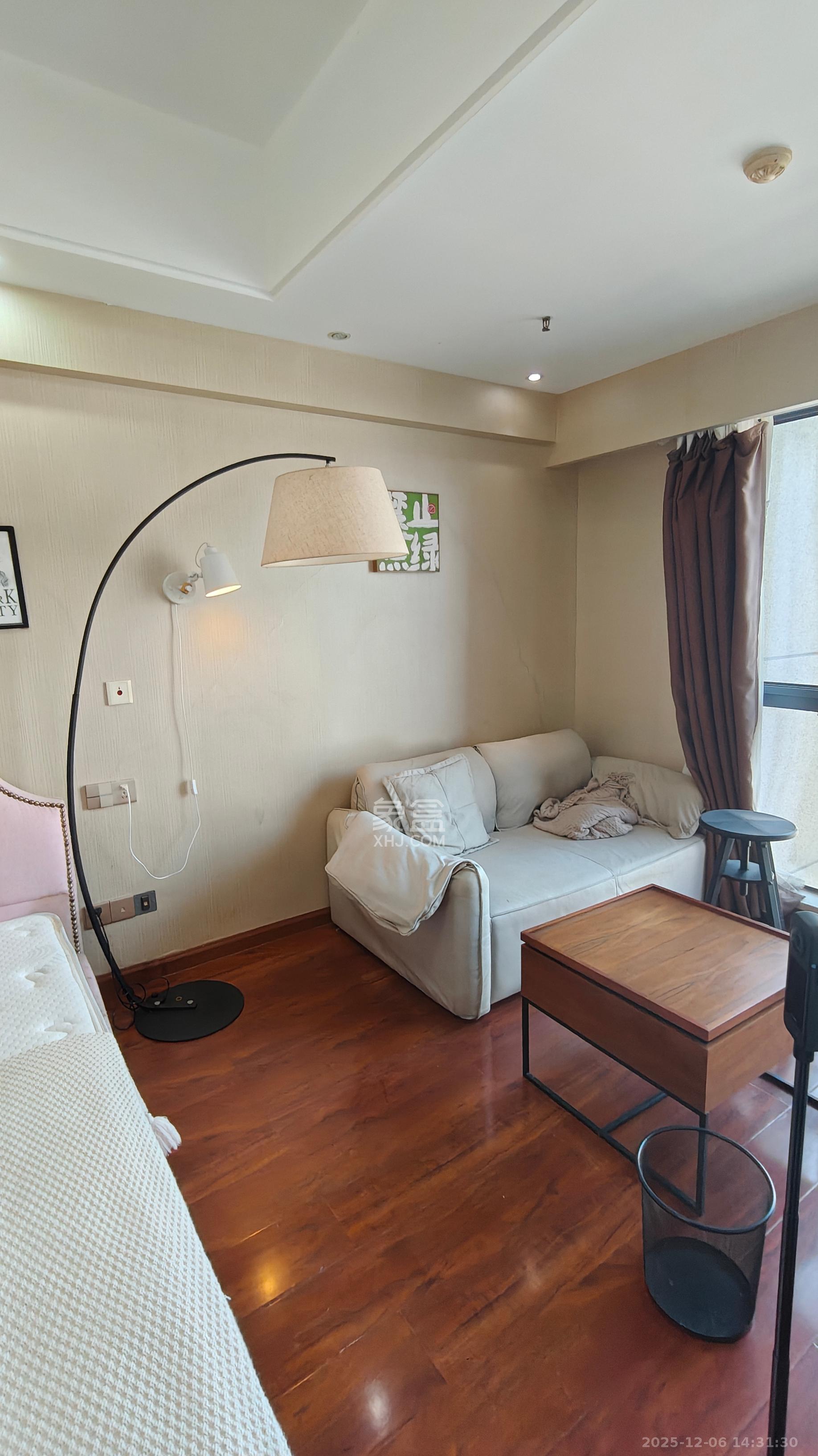 五一钻界  1室1厅1卫    2000.0元/月室内图