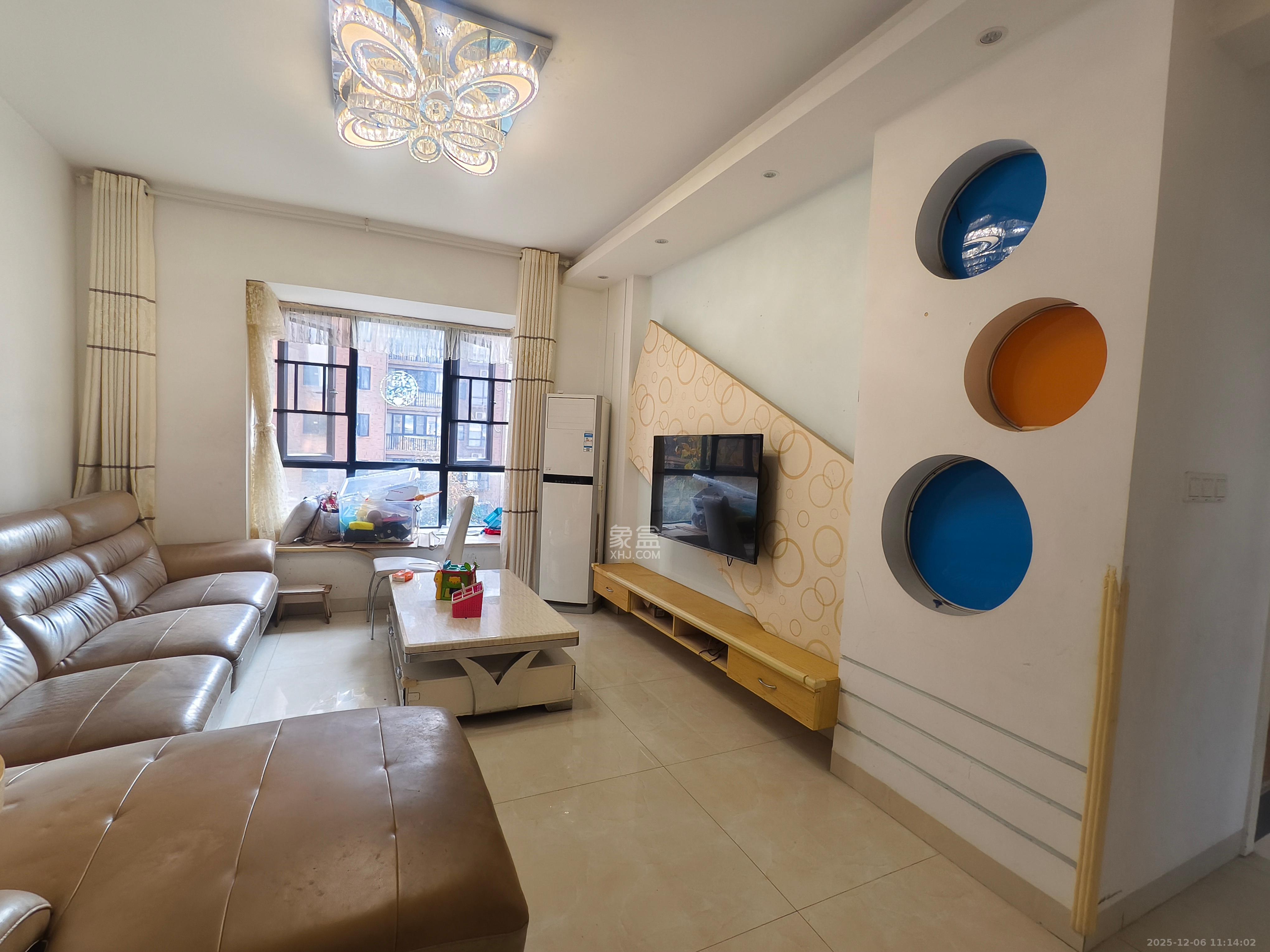 麓谷明珠  2室2厅1卫    2300.0元/月