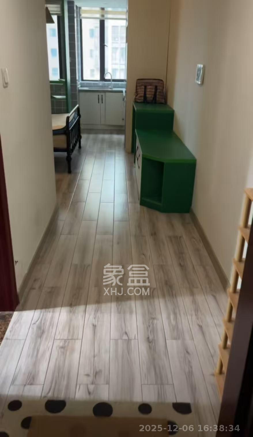 长房天翼未来城  1室1厅1卫    1500.0元/月