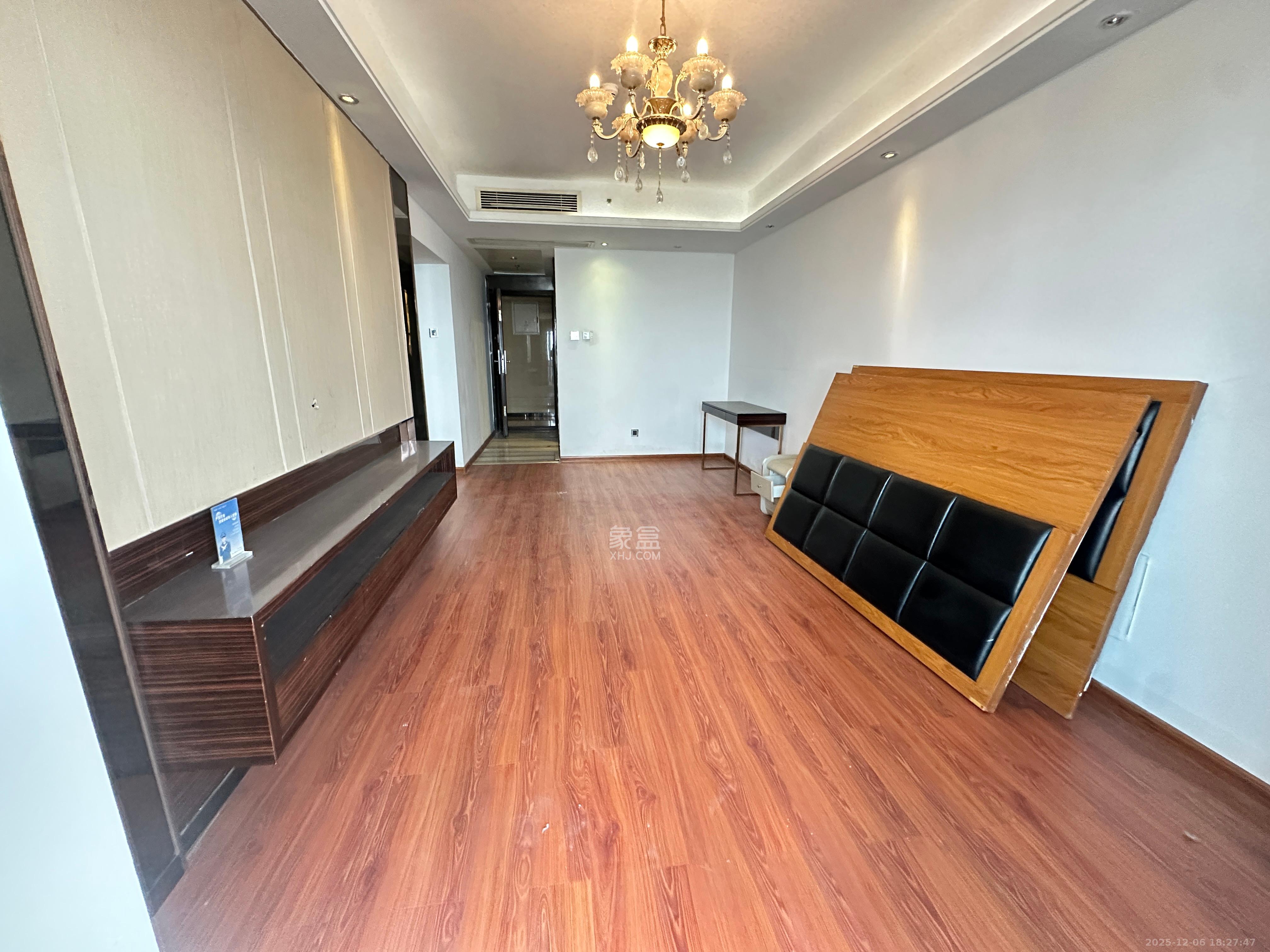 保利国际广场  1室1厅1卫    3300.0元/月