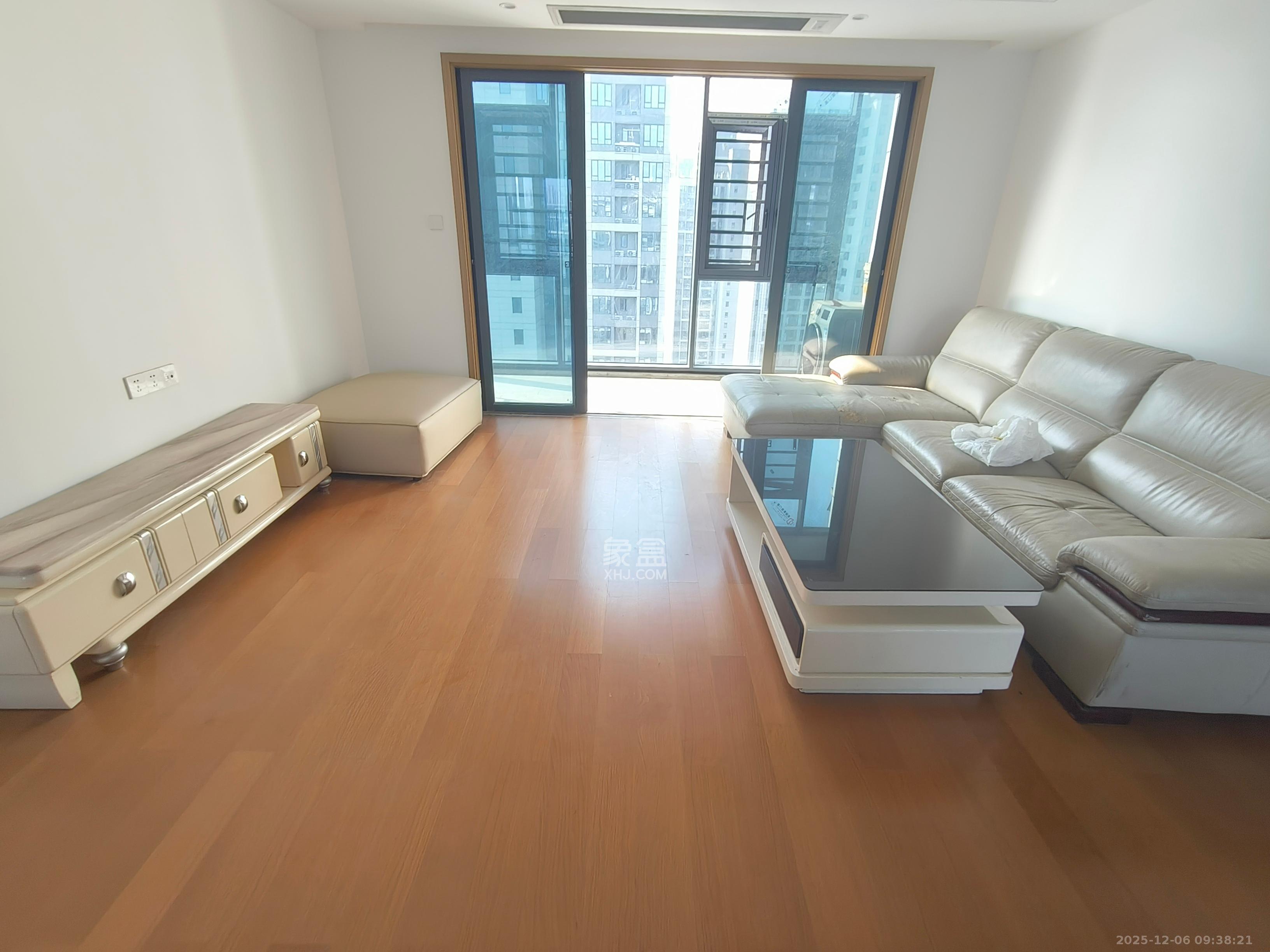 清控湖山雅居南区  4室2厅2卫    2700.0元/月