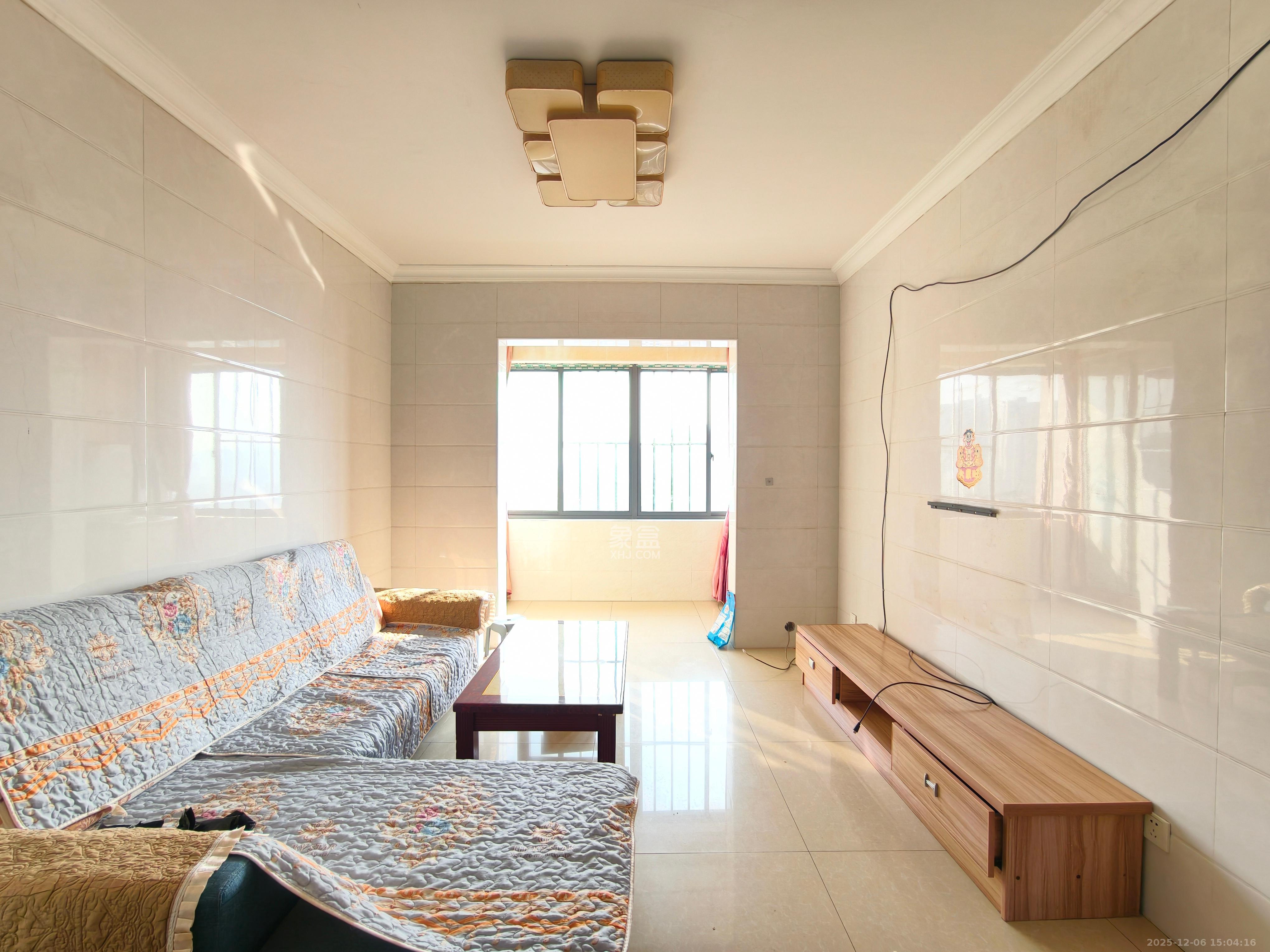 月亮湾草莓街区一、二期  2室2厅1卫    1400.0元/月