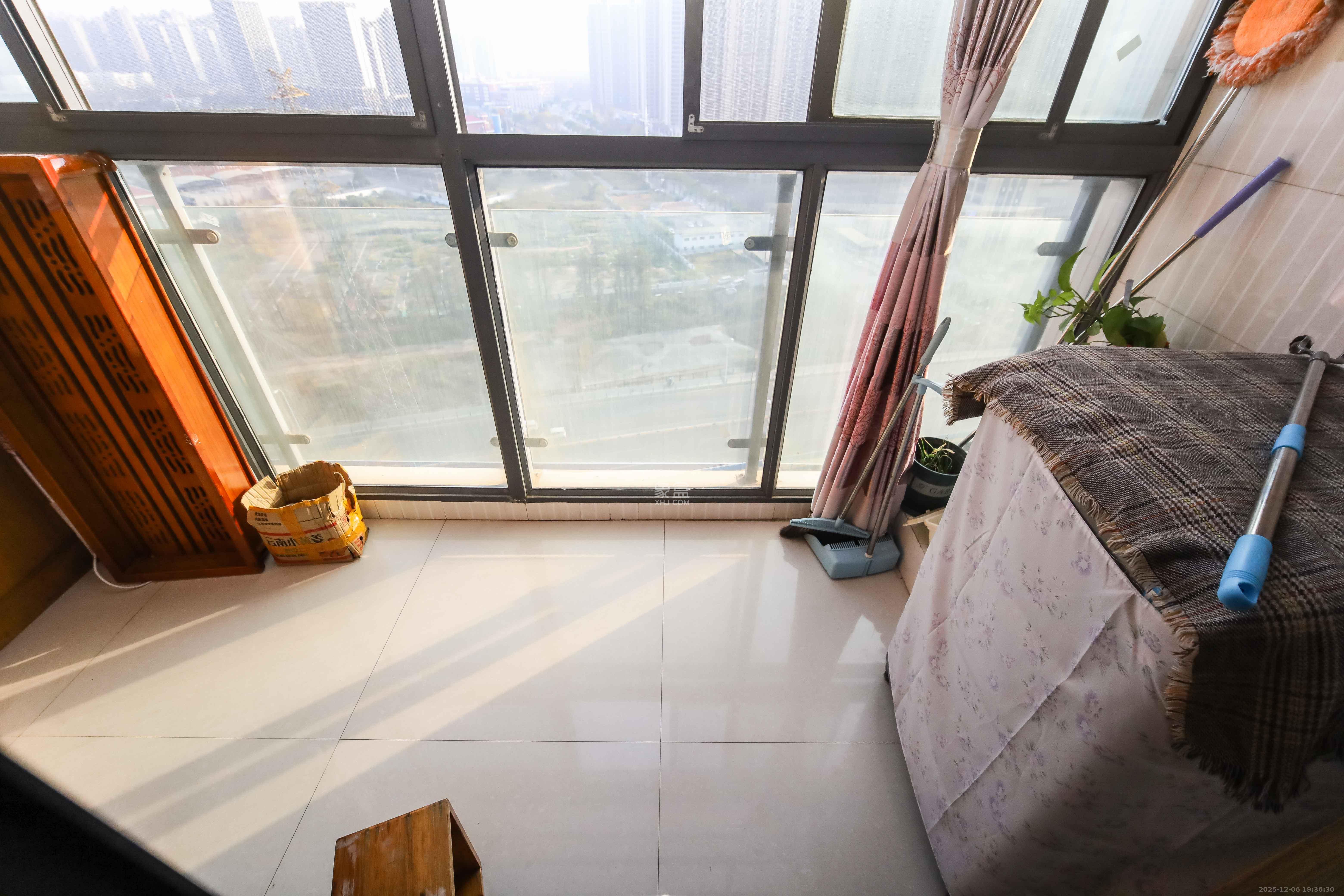 江河双水湾 3室2厅1卫 82.0万 江河双水湾 3室2厅1卫 82.0万阳台