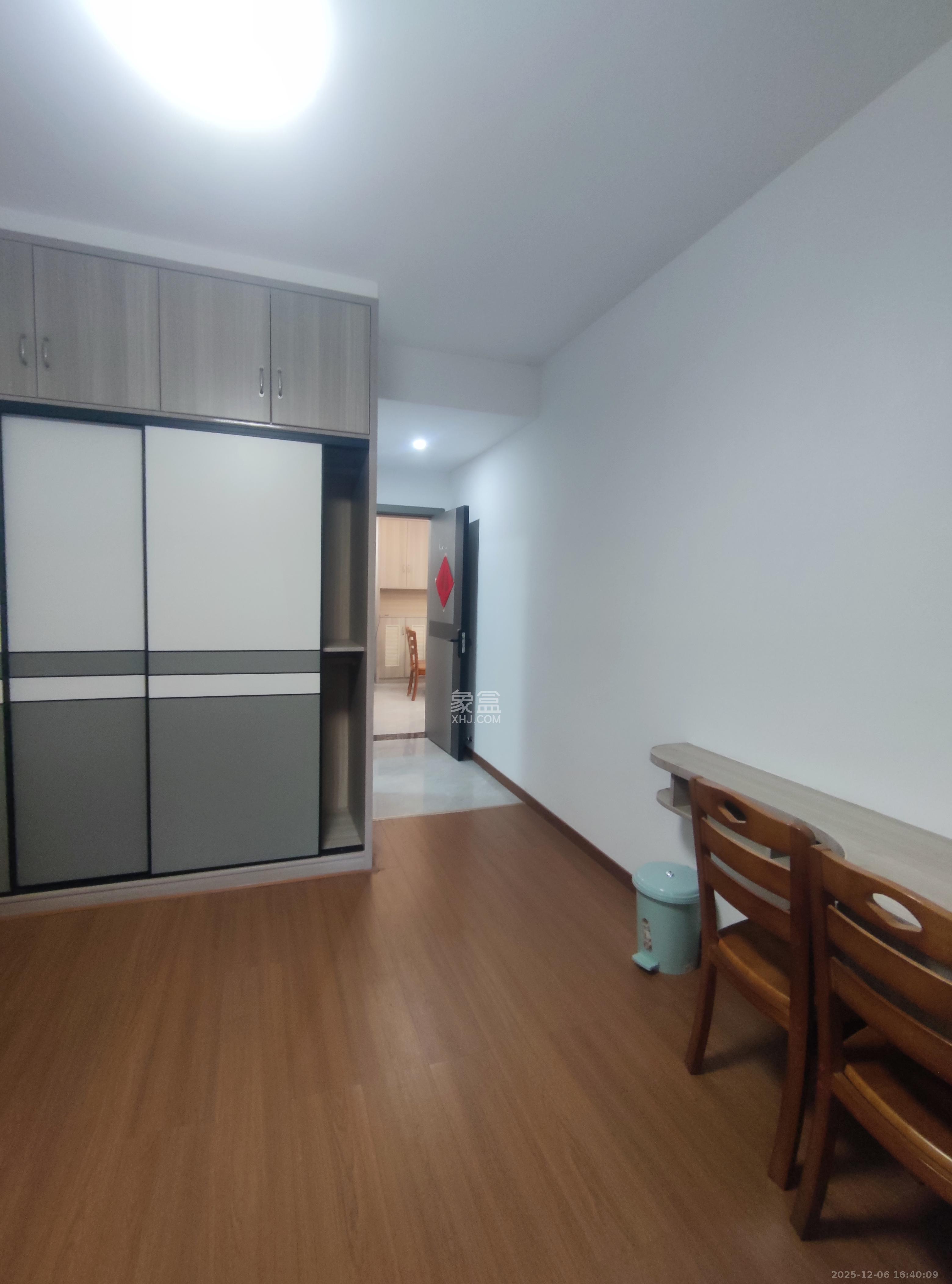 怡海星城  3室2厅2卫    2200.0元/月室内图