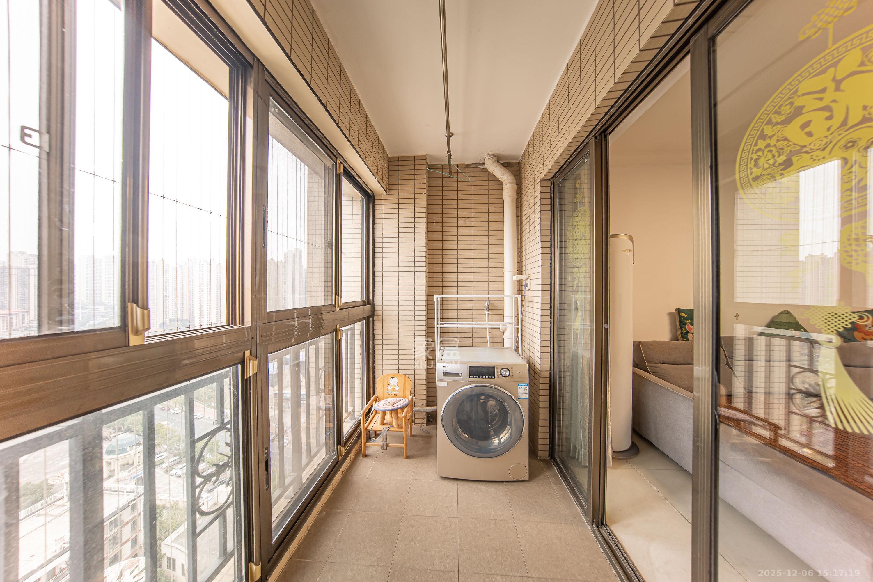 江山帝景雅典  3室2厅1卫    1800.0元/月室内图