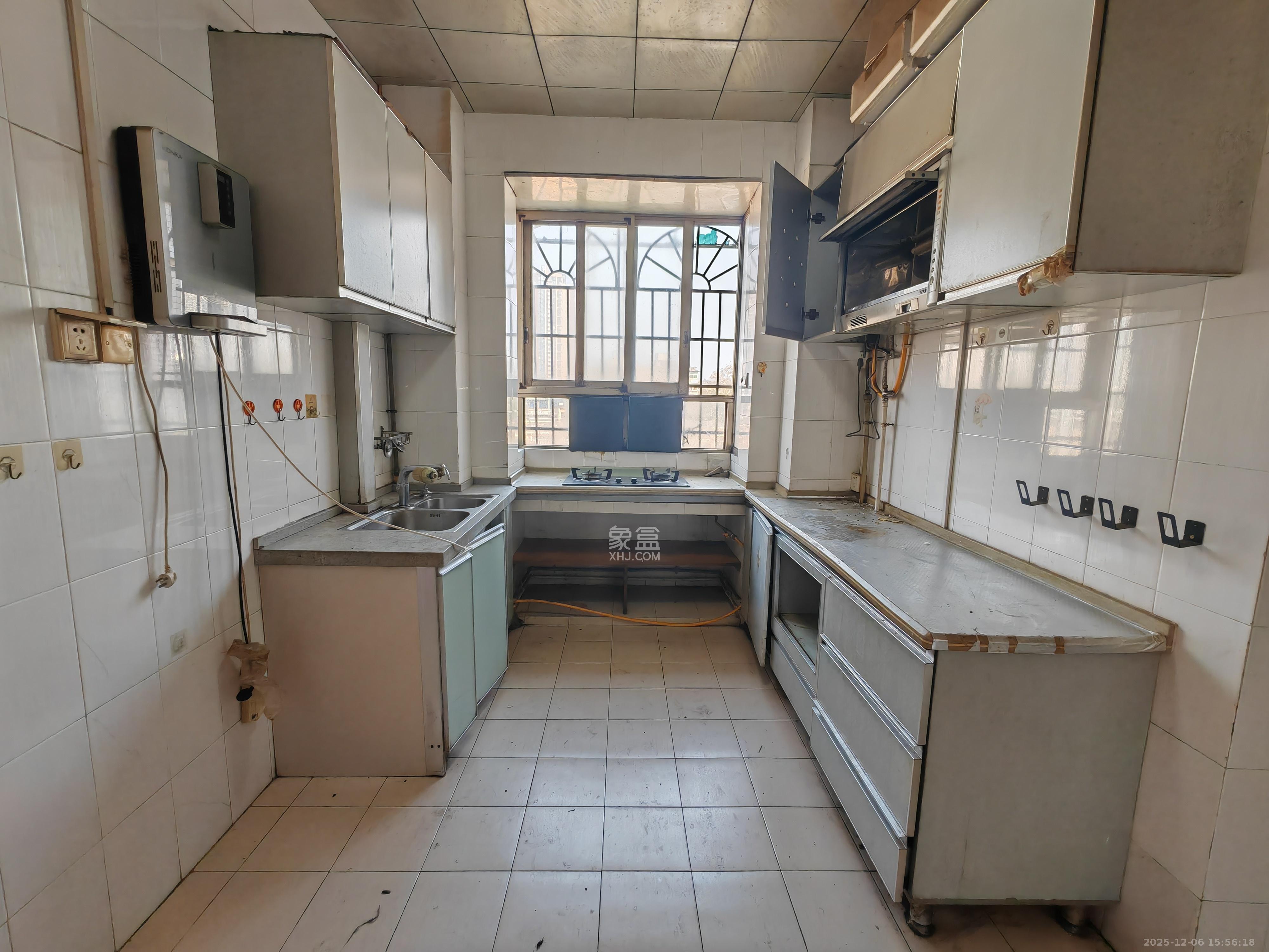 建湘新村 6室3厅3卫 3400.0元/月 建湘新村 6室3厅3卫 3400.0元/月室内图