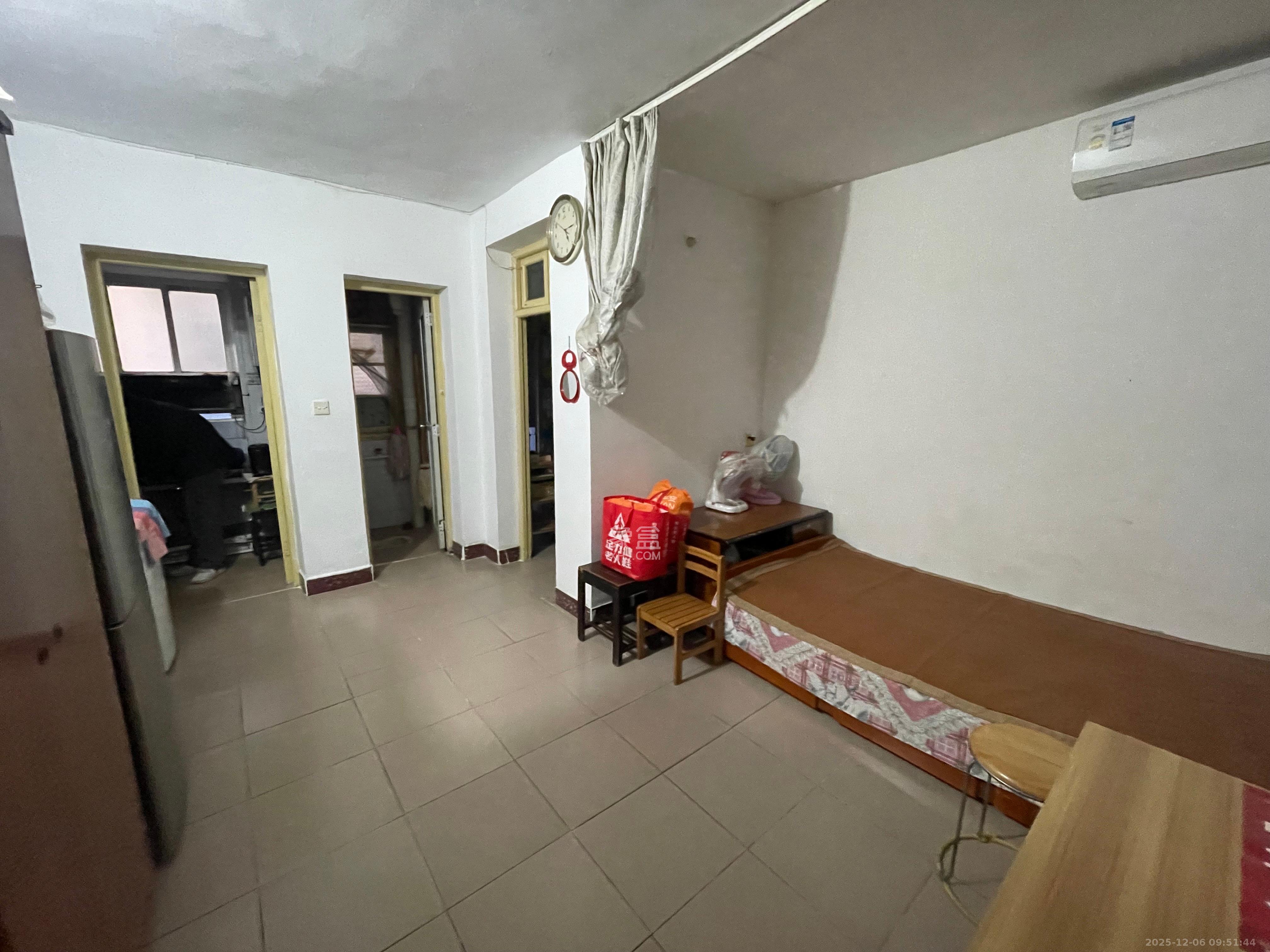 佘家塘、富雅里散盘  1室1厅1卫    1000.0元/月