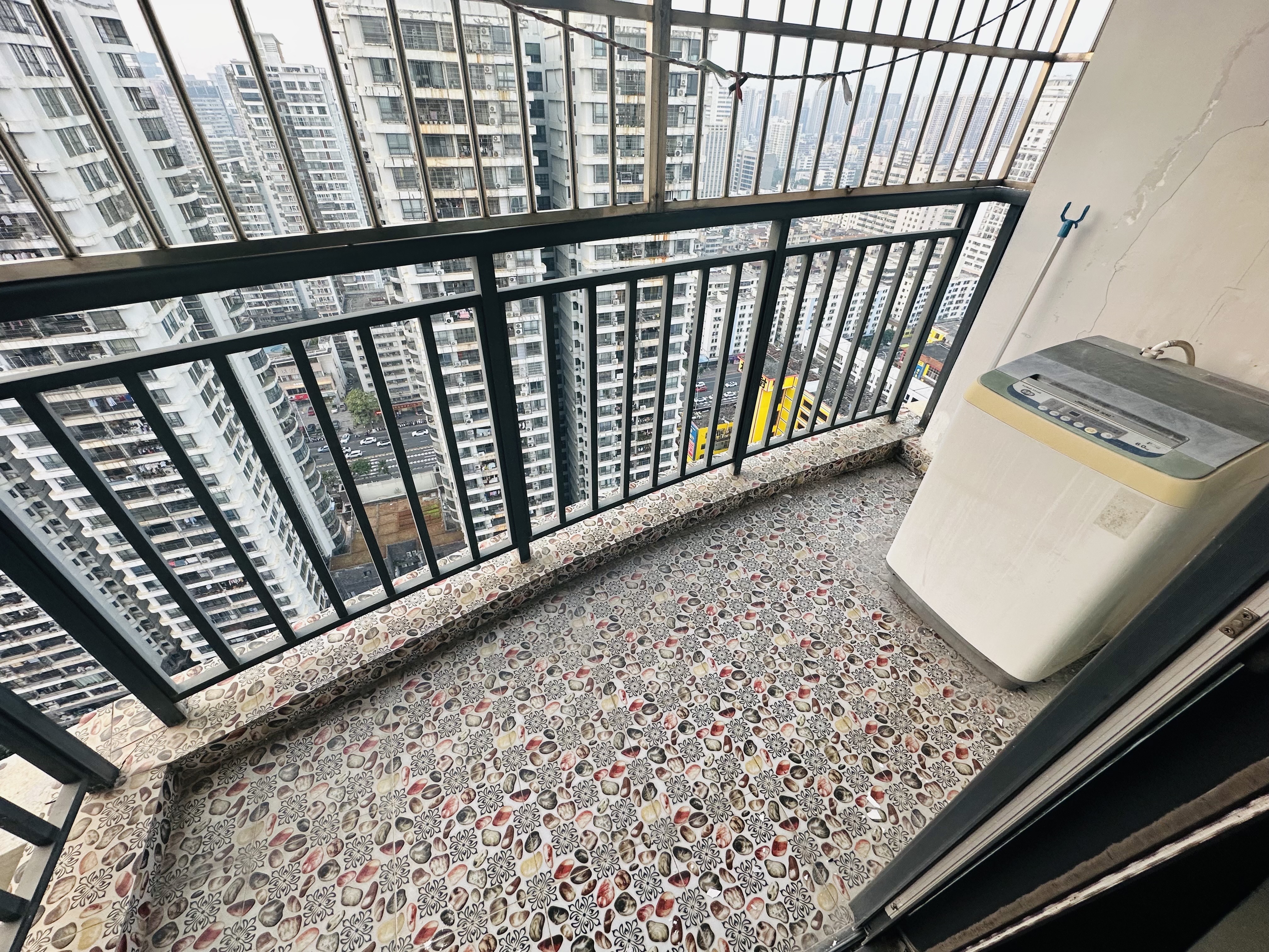 椰岛广场 1室1厅1卫 2400.0元/月 椰岛广场 1室1厅1卫 2400.0元/月室内图