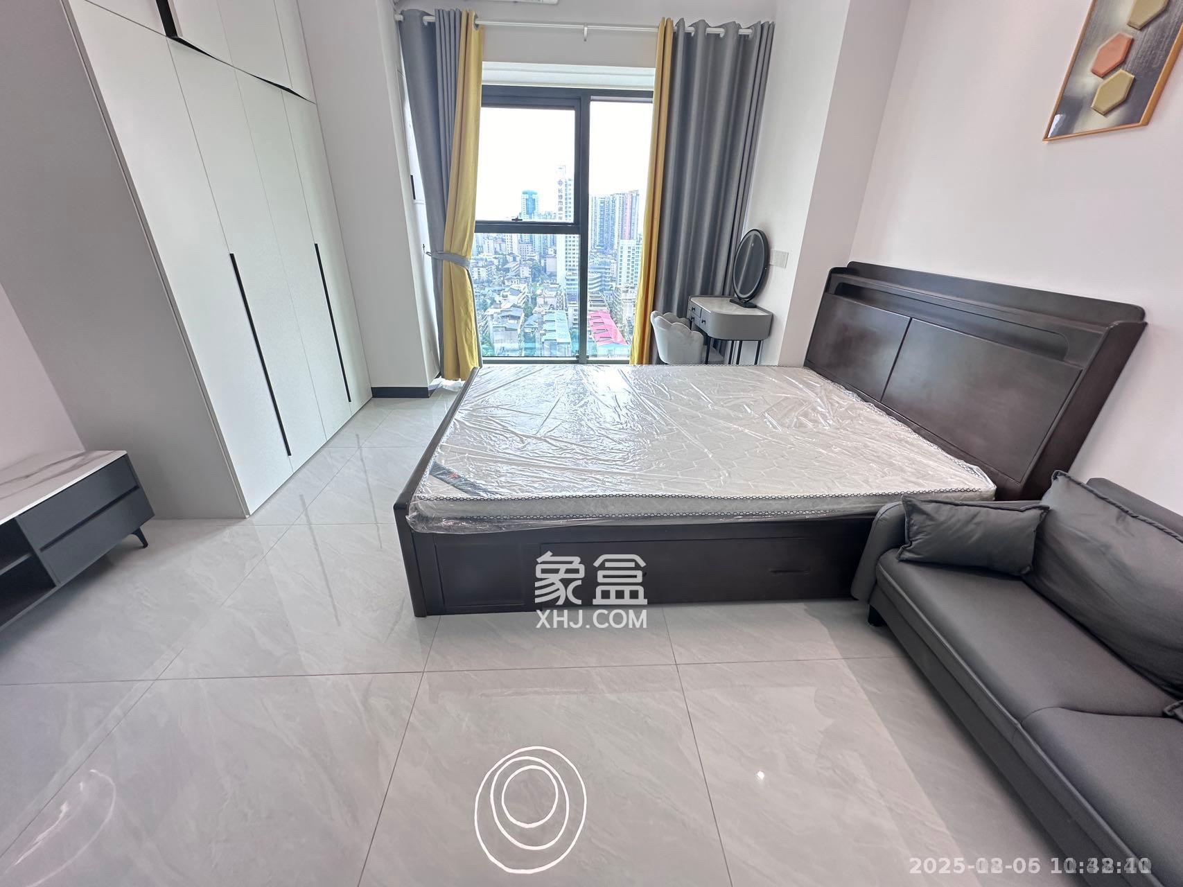 华润置地中心 1室1厅1卫 2000.0元/月 华润置地中心 1室1厅1卫 2000.0元/月室内图