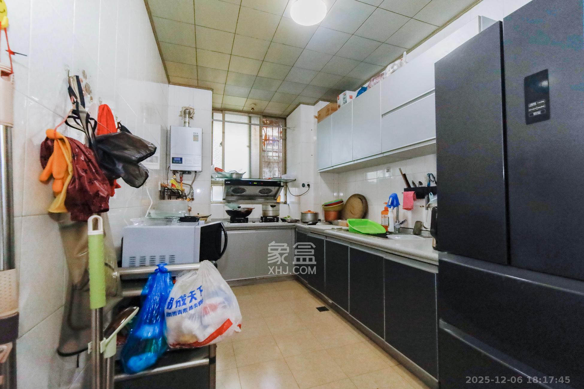 中建五局信和苑一区  3室2厅2卫    80.0万厨房